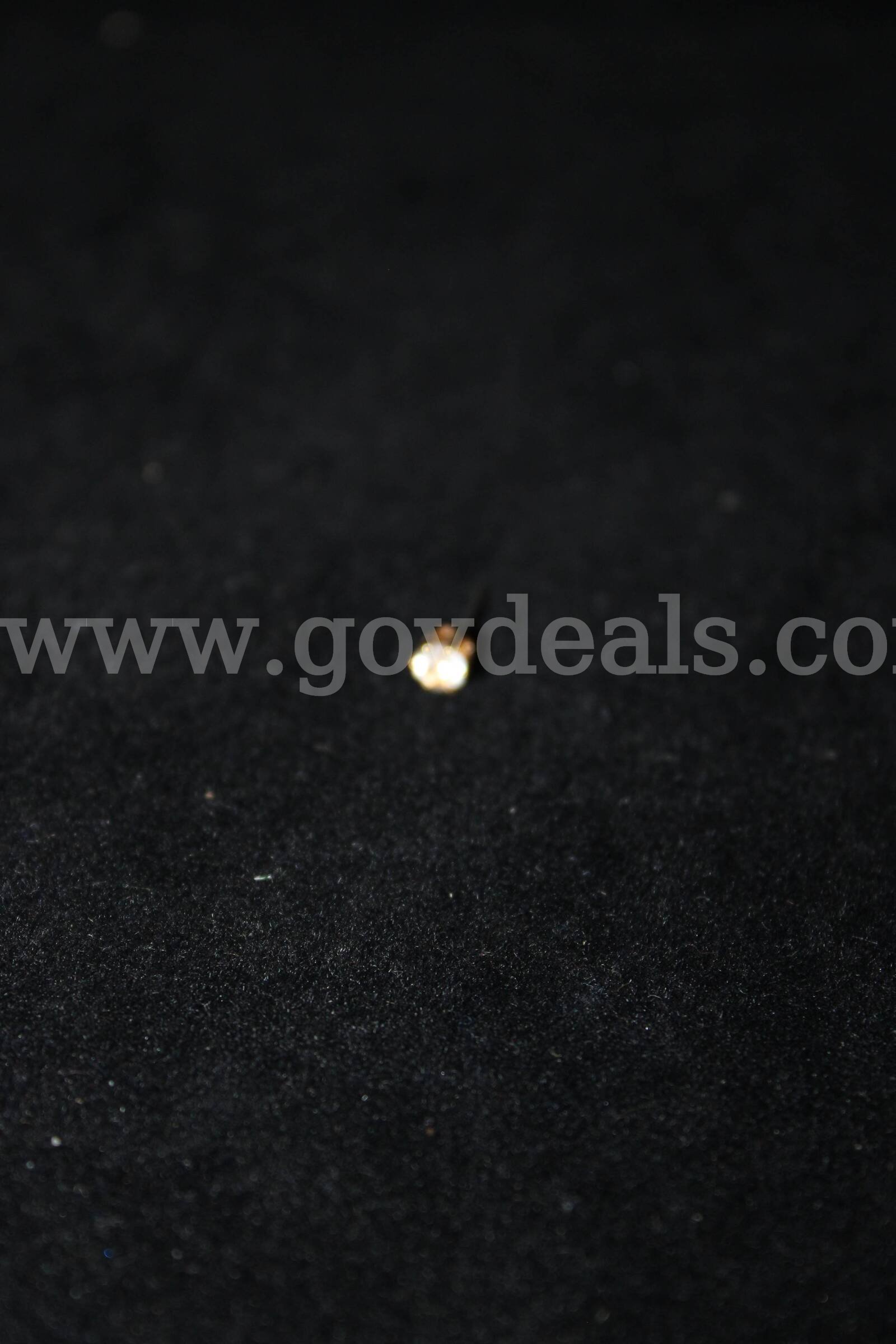 DIAMOND STUD EARRING   Government Surplus Auction - Photo #2