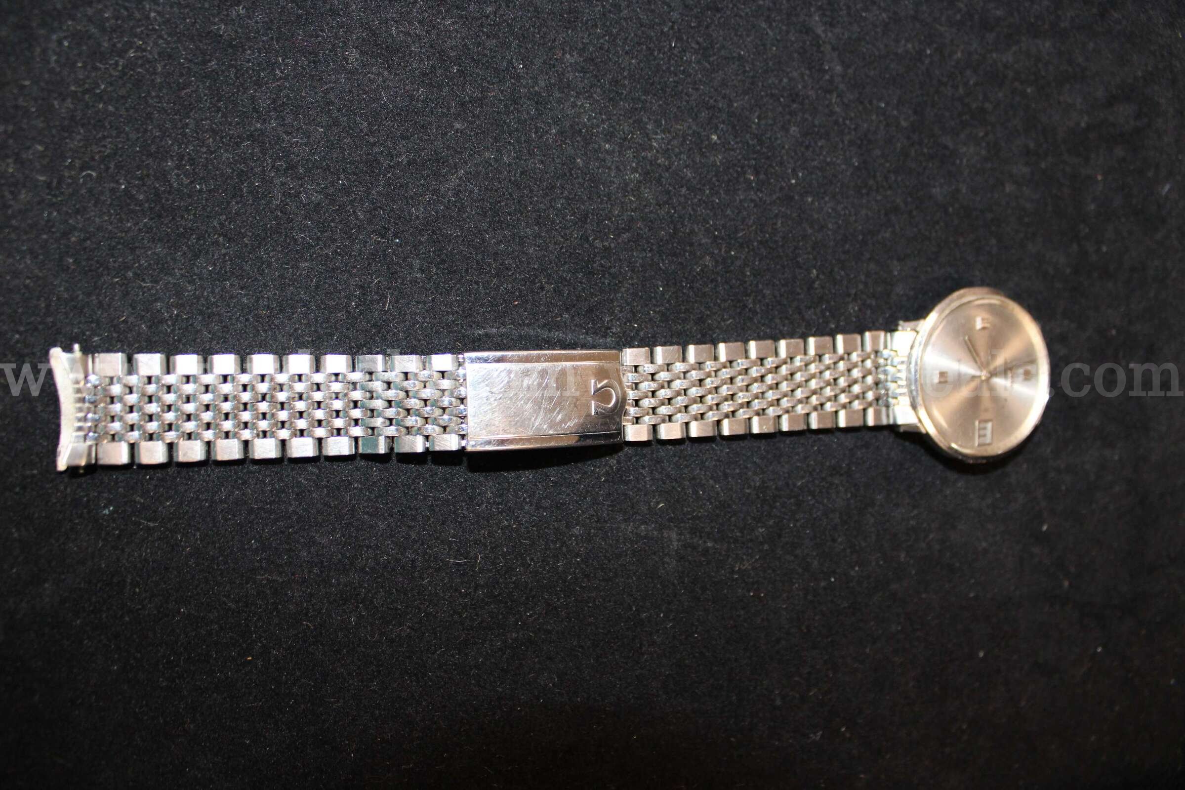 1 Watch   Government Surplus Auction - Photo #2