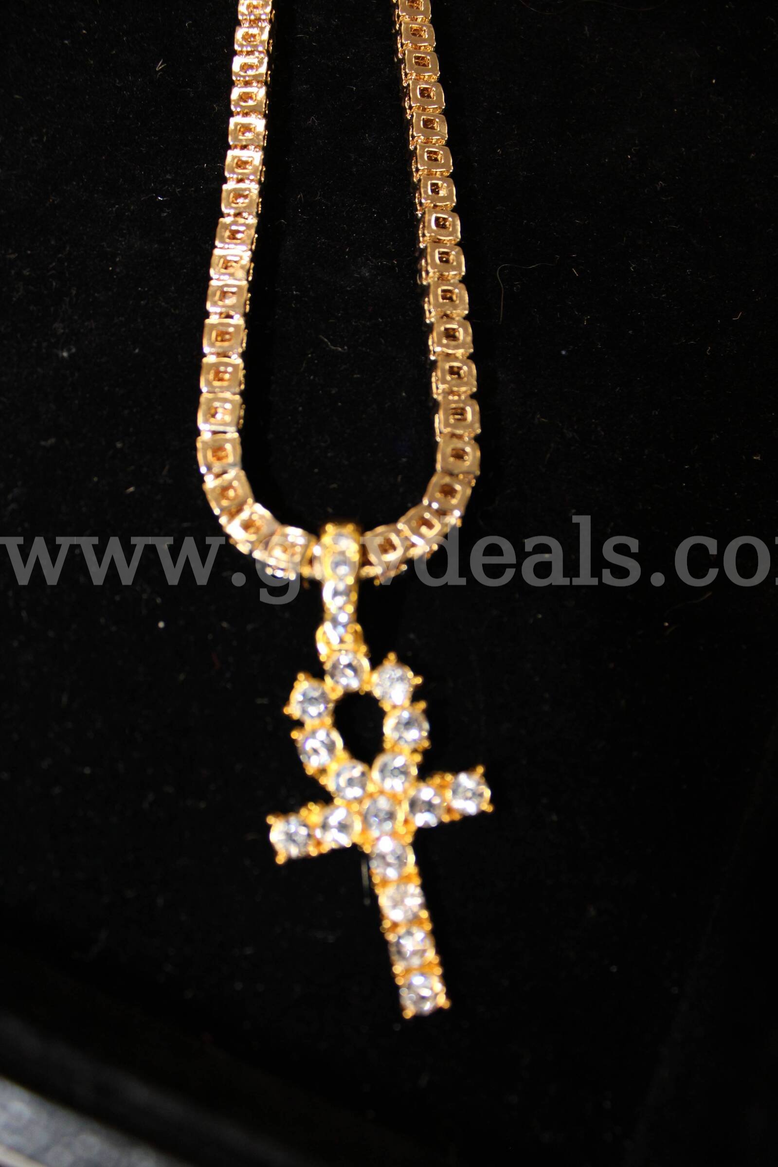 GOLD NECKLACE WITH PENDANT   Government Surplus Auction - Photo #2