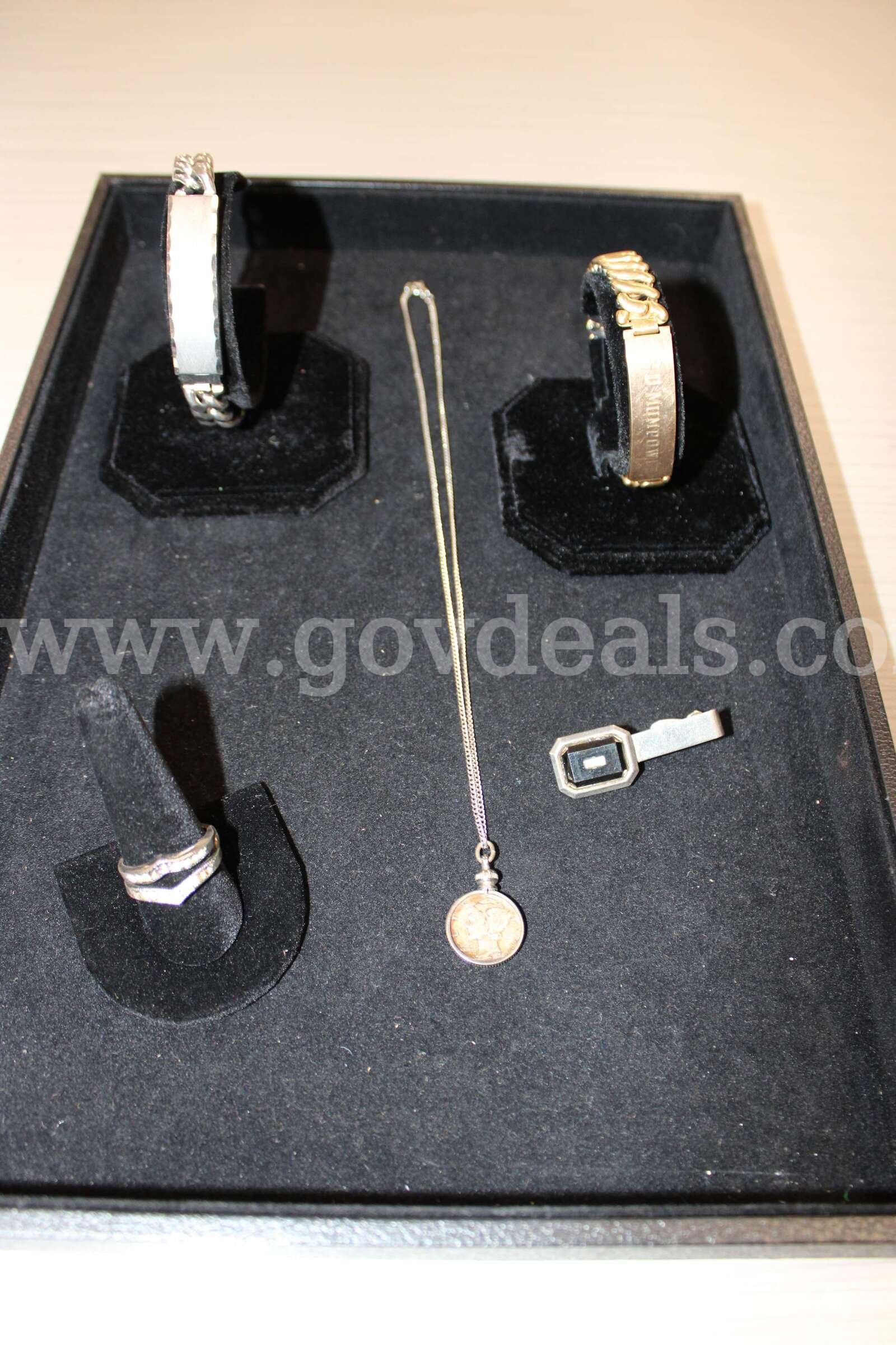 RING (1); TIE TAC (1); BRACELET (2); NECKLACE (1)   Government Surplus Auction - Photo #2
