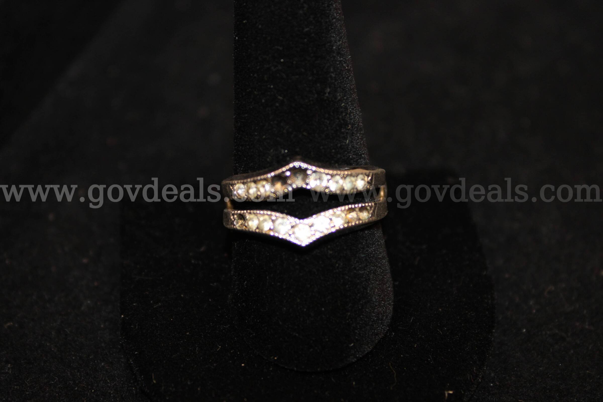 RING (1); TIE TAC (1); BRACELET (2); NECKLACE (1)   Government Surplus Auction - Photo #3