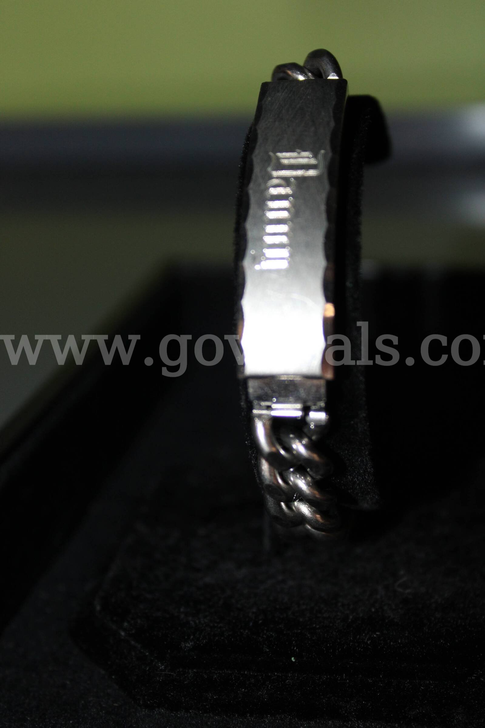 RING (1); TIE TAC (1); BRACELET (2); NECKLACE (1)   Government Surplus Auction - Photo #4