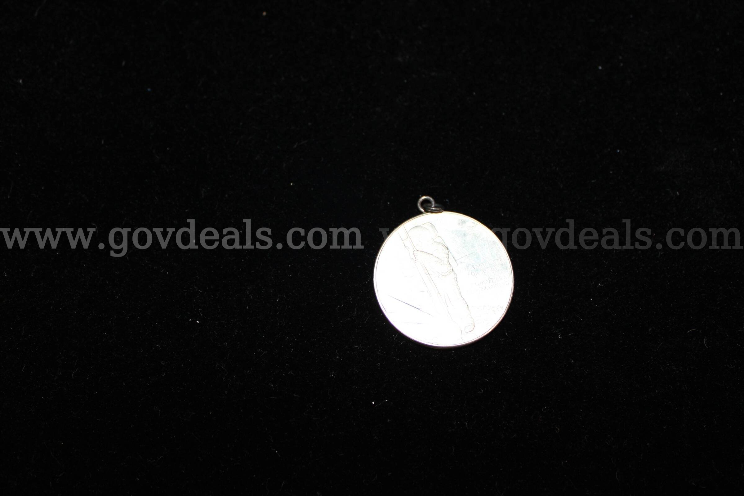 Rings (8)   Charm (1)   Government Surplus Auction - Photo #2