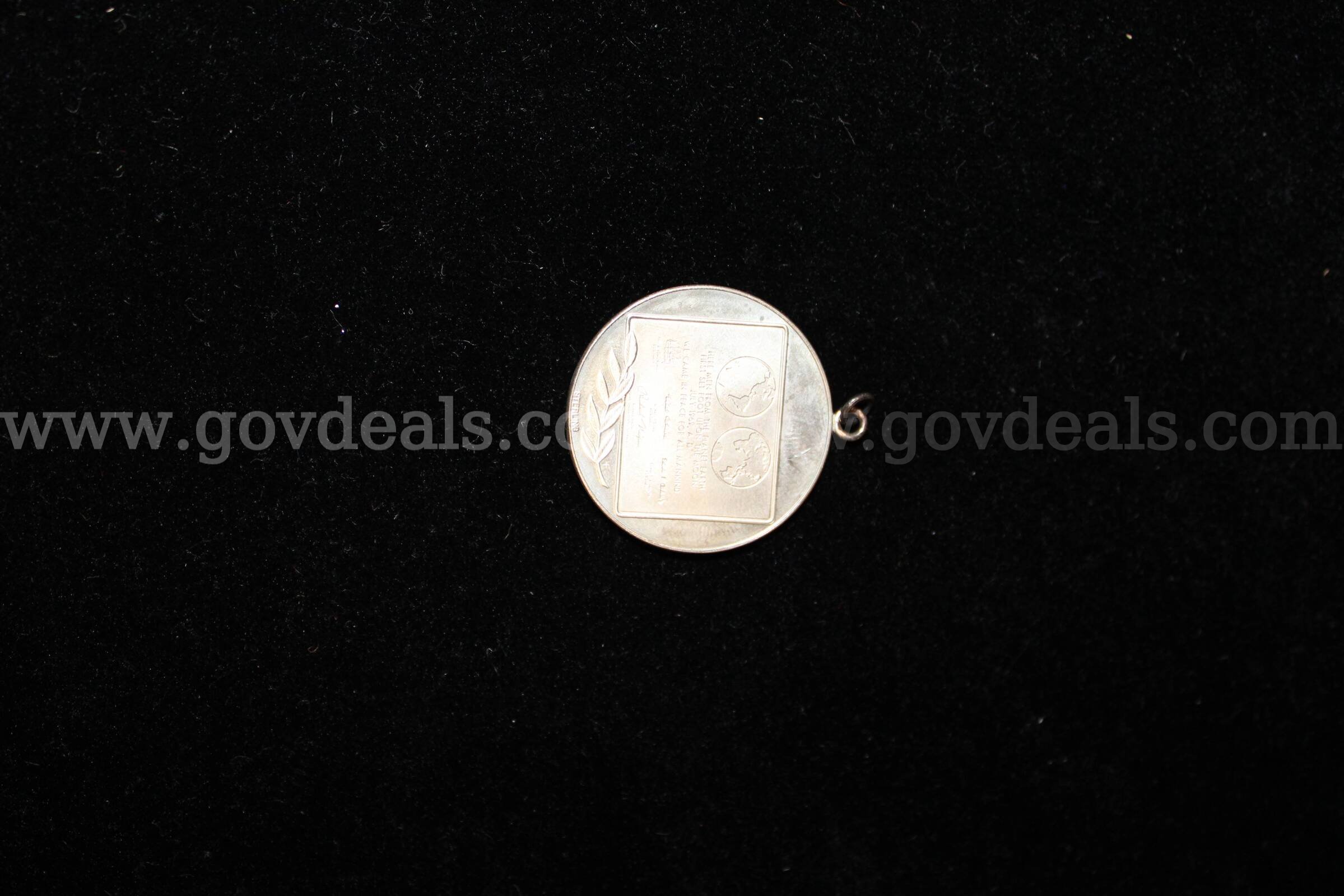 Rings (8)   Charm (1)   Government Surplus Auction - Photo #3
