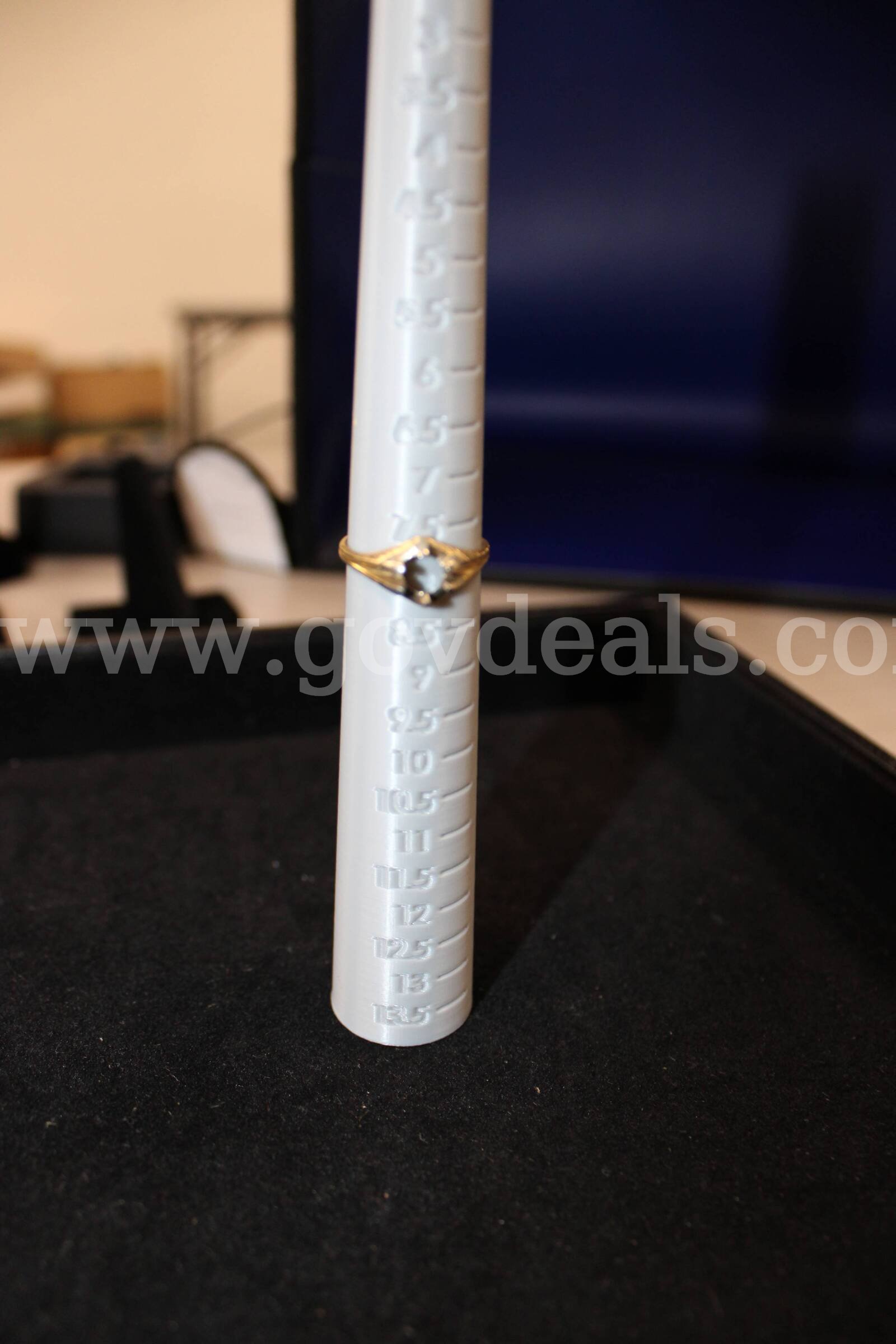 Rings (8)   Charm (1)   Government Surplus Auction - Photo #6