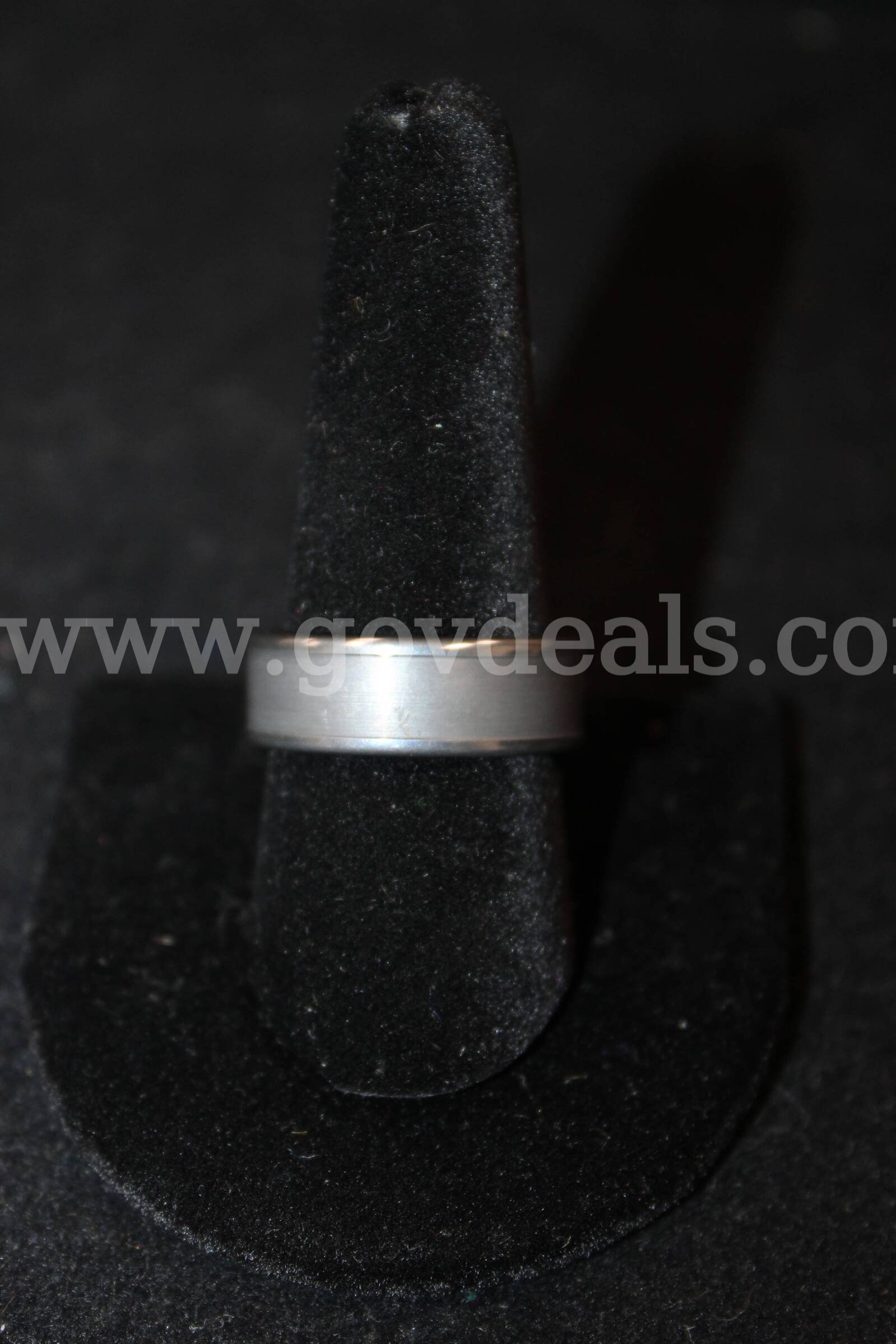 1 Ring   Government Surplus Auction - Photo #2