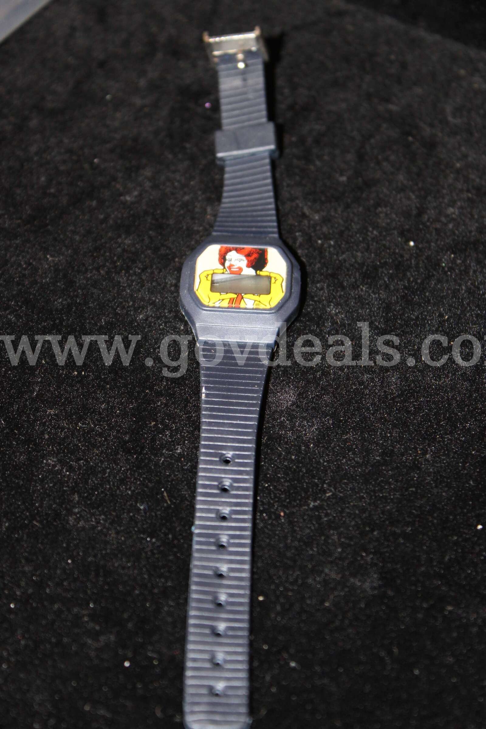 1 Watch     1 Brooch   Government Surplus Auction - Photo #3