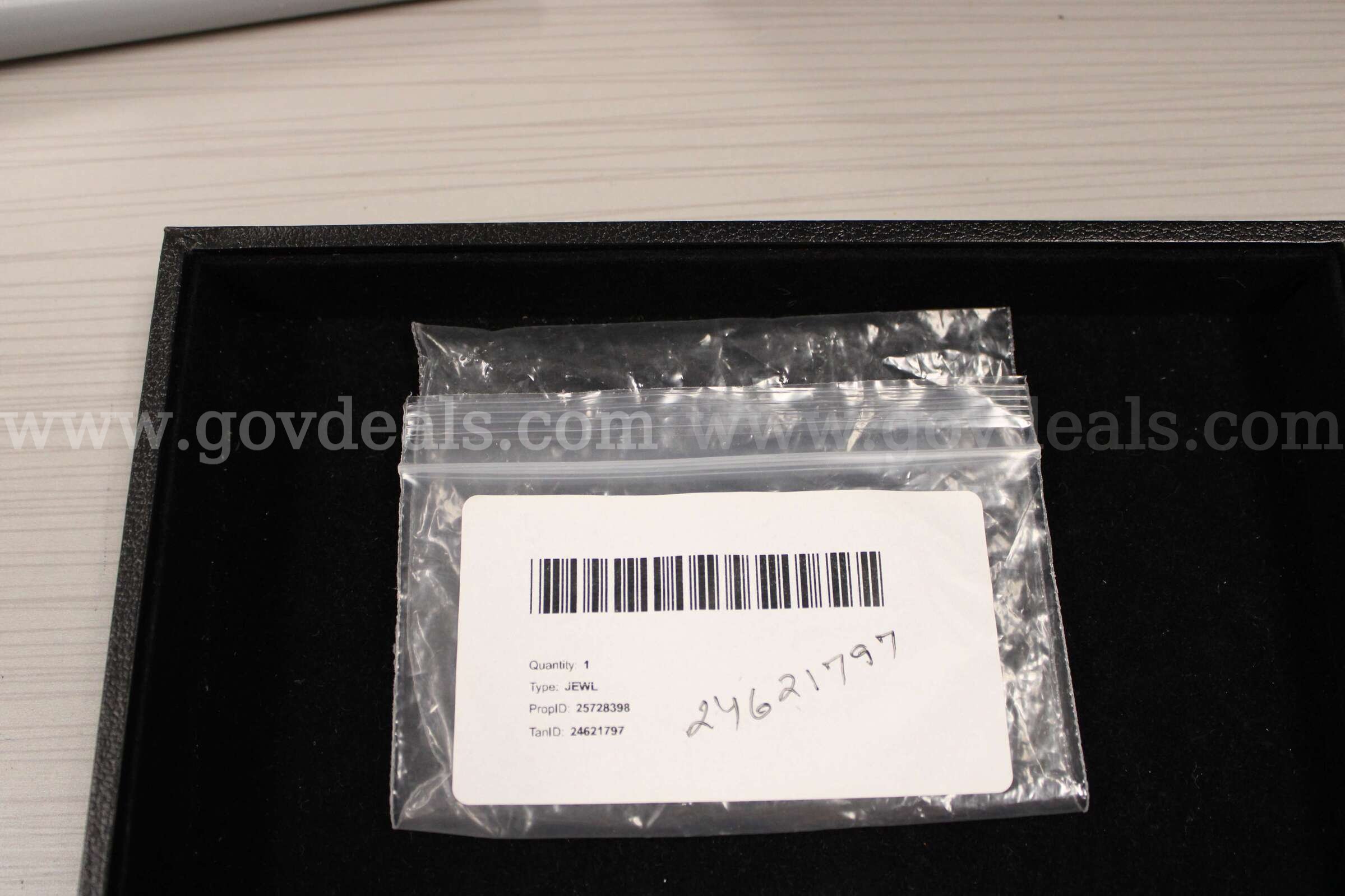 (1) Watch       (1) Watch Band   Government Surplus Auction - Photo #4