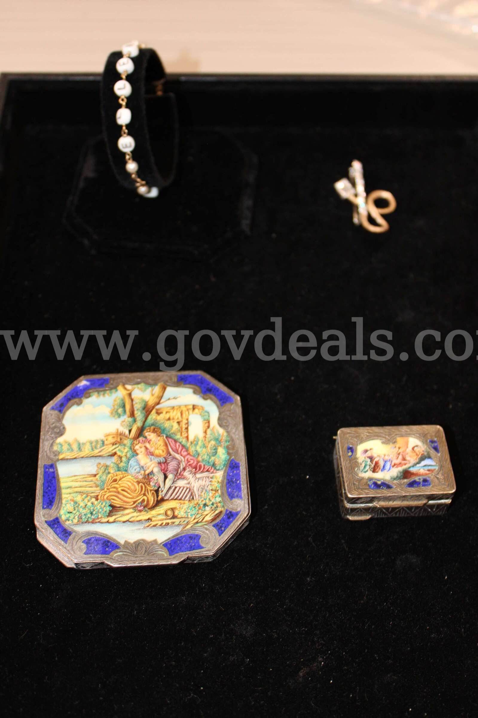 BRACELET (1); PIN (1)   Government Surplus Auction - Primary Photo