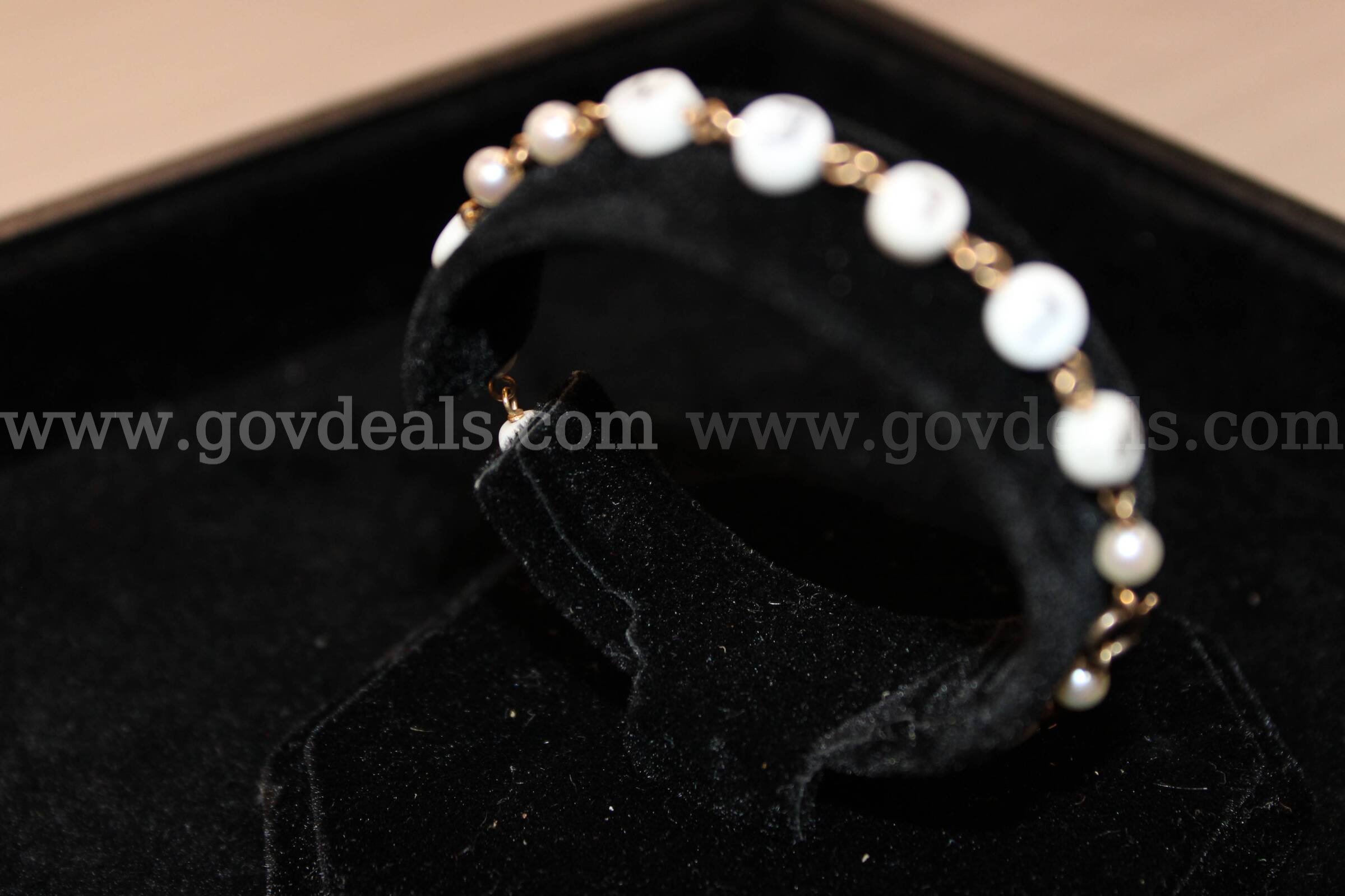 BRACELET (1); PIN (1)   Government Surplus Auction - Photo #6