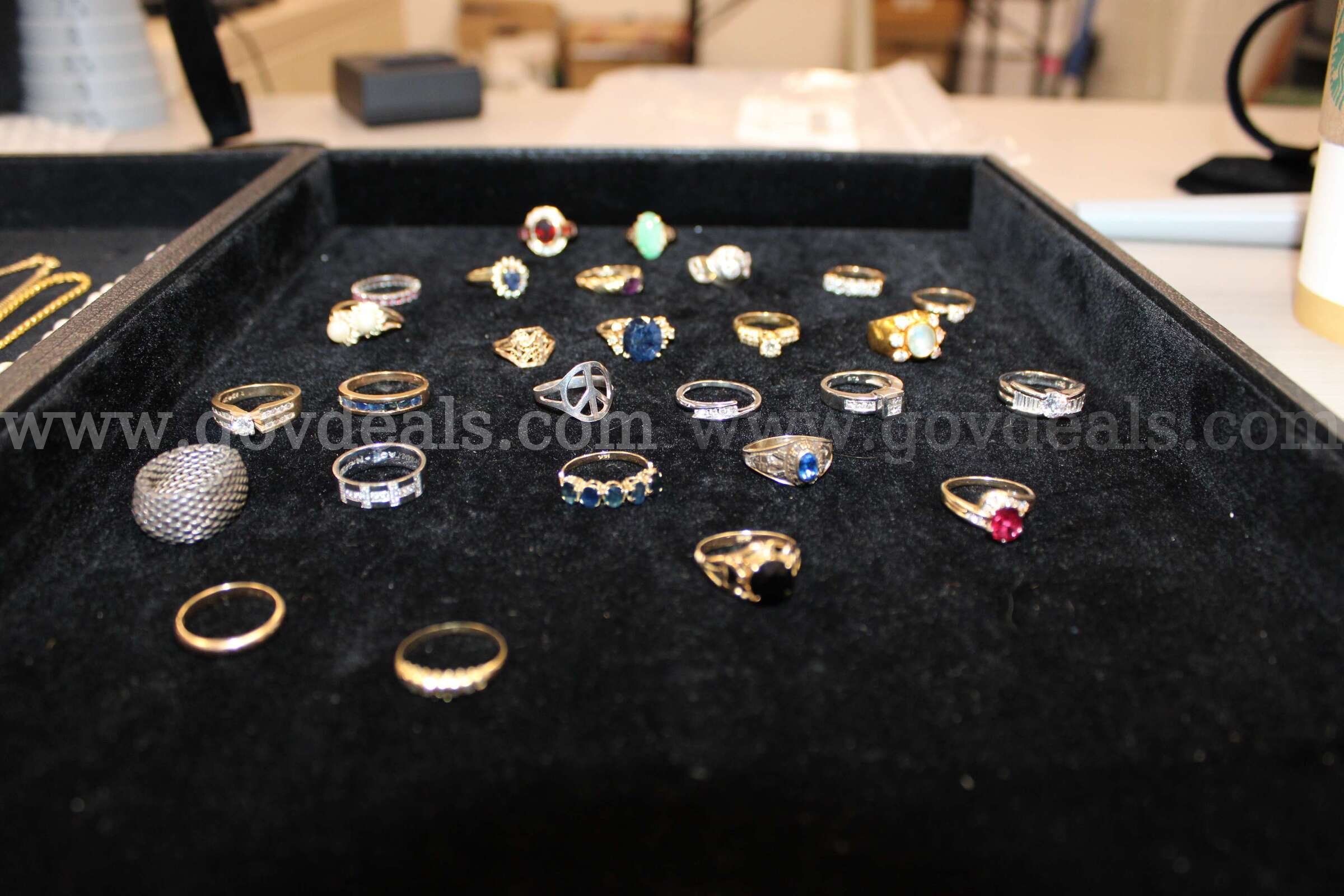 Jewelry & Watch   Government Surplus Auction - Photo #4