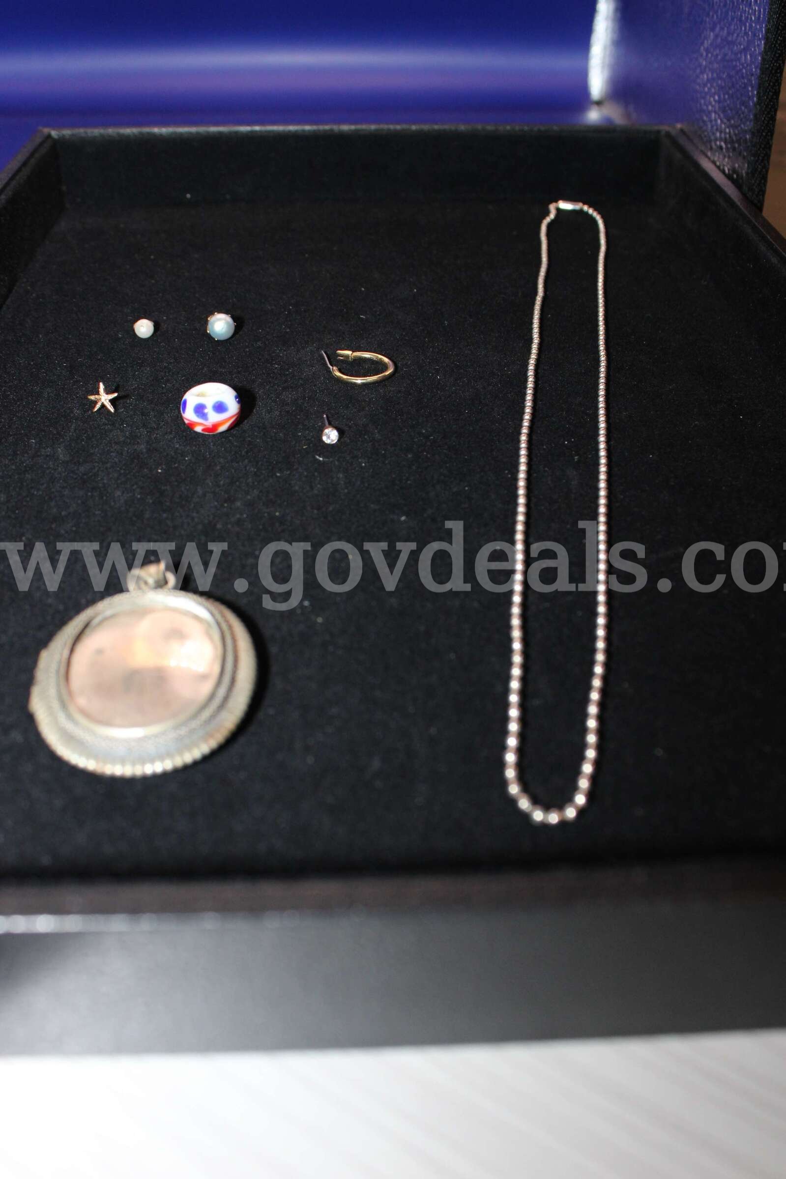 SILVER PENDANT, SILVER CHAIN, SILVER TIE CLIP, GOLD HOOP EARRING, GOLD DIAMOND S   Government Surplus Auction - Primary Photo