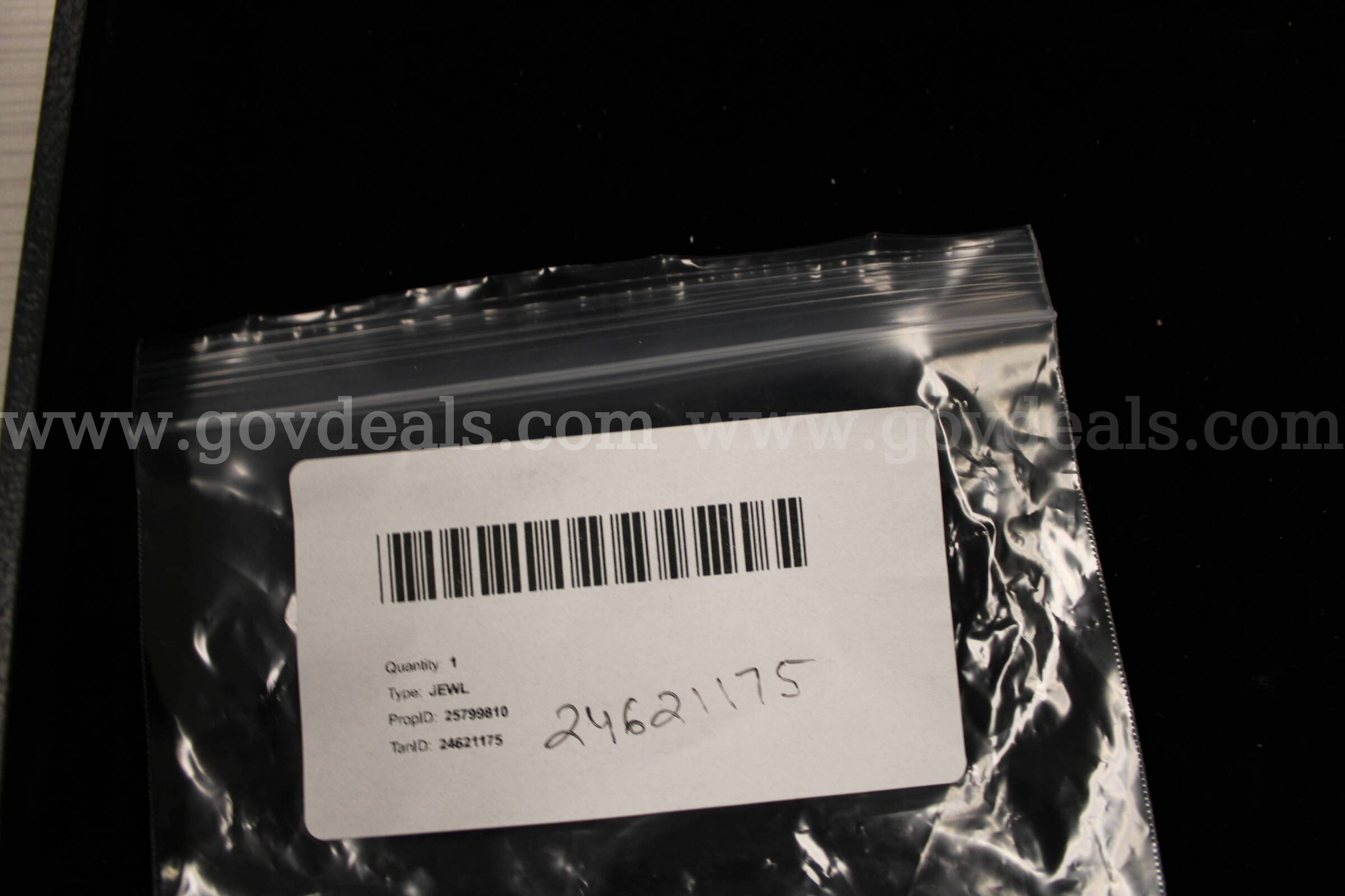 SILVER PENDANT, SILVER CHAIN, SILVER TIE CLIP, GOLD HOOP EARRING, GOLD DIAMOND S   Government Surplus Auction - Photo #4