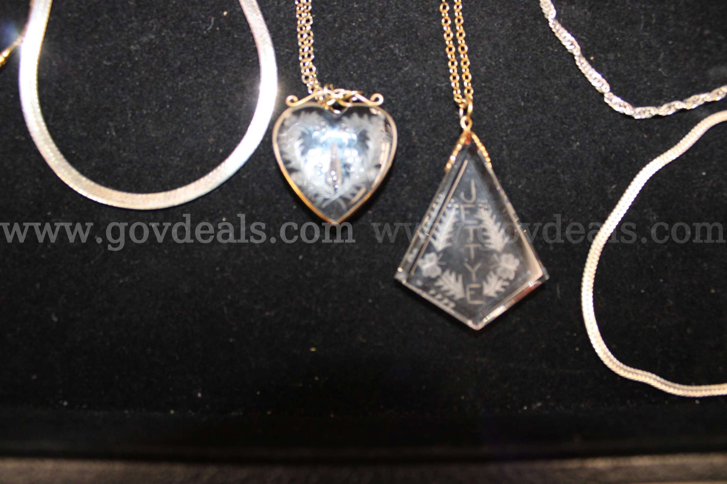 12 Necklace,  5 Bracelets,   8 Earrings Pair,  1 Single Earring,  1 Ring   Government Surplus Auction - Photo #4