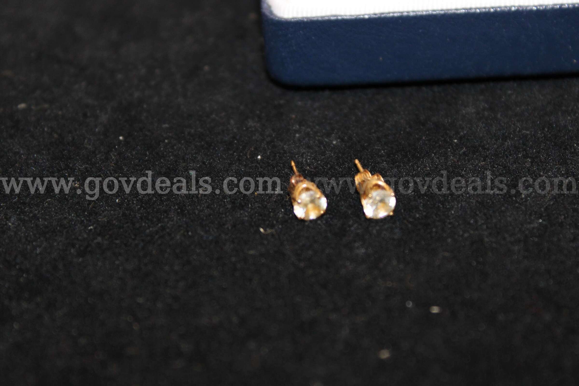 1 W/M NECKLACE W/PENDANT(S)   Government Surplus Auction - Photo #4