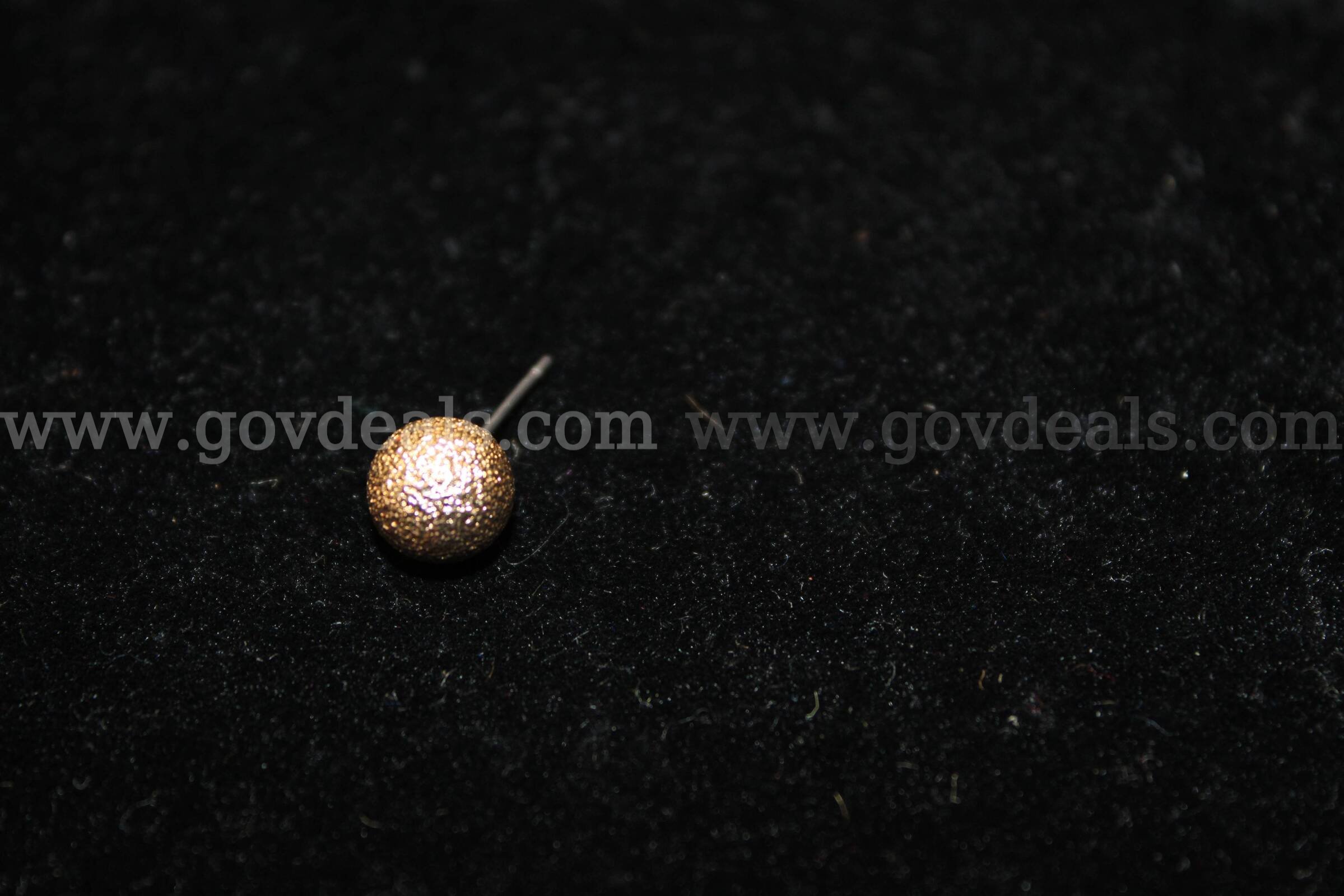 1 GOLD BALL EARRING STUD   Government Surplus Auction - Primary Photo