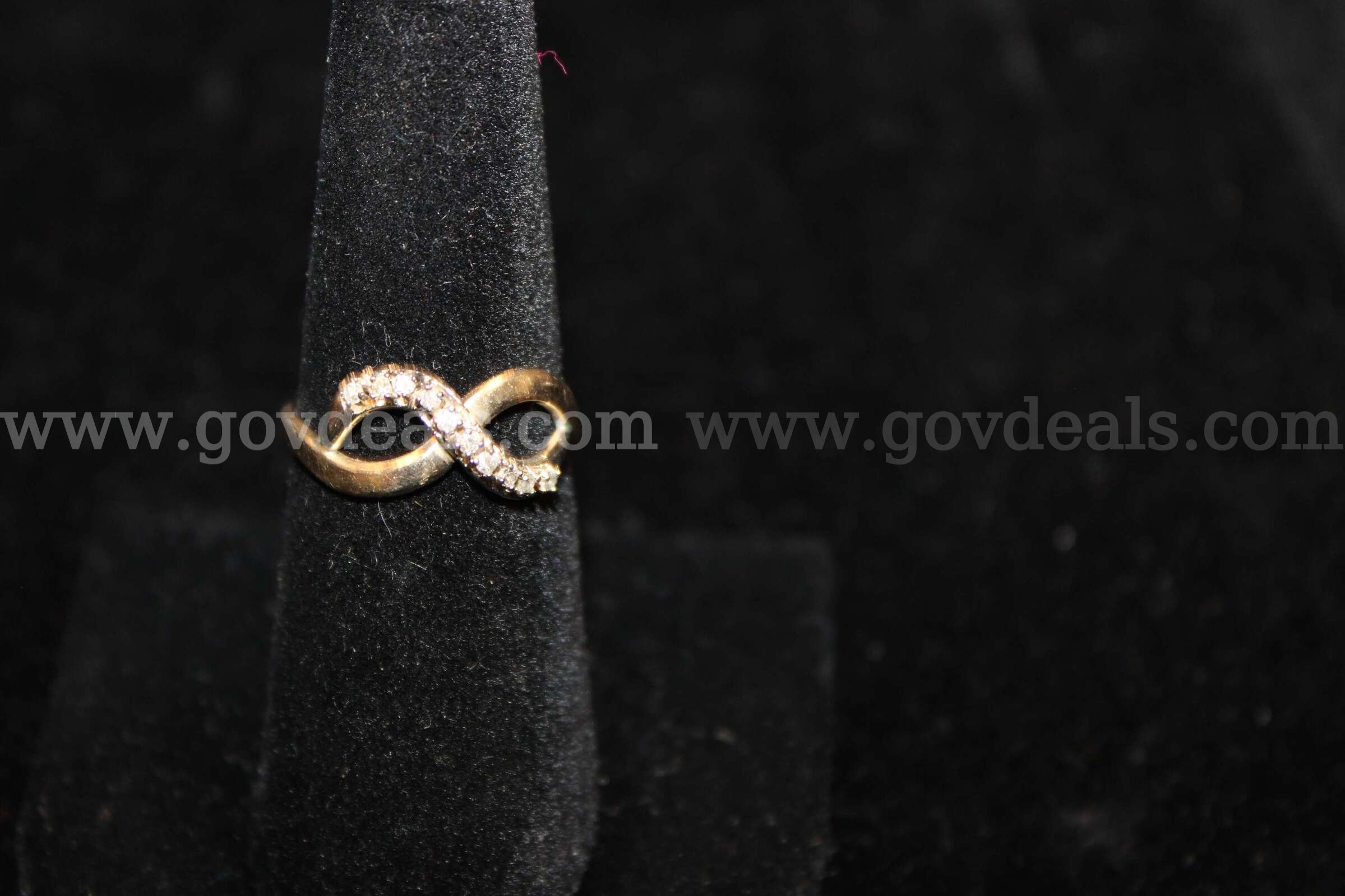 Necklace (15) Ring (8) Earrings Pair (4) Bracelet (2) Charm (1)   Government Surplus Auction - Photo #6
