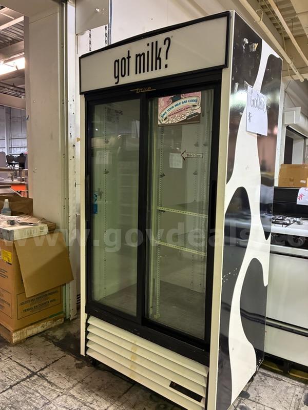 TRUE COW PRINT  MILK BOX TRUE GDM-33 Government Surplus Auction - Photo #6