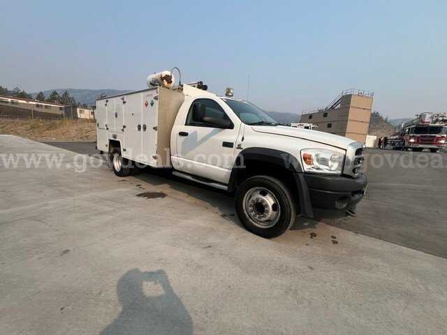 2009 Sterling Bullet 4WD - Utility Service Truck/Crane - ISB 6.7L L6 DIESEL ENGINE Sterling Bullet 5500 Government Surplus Auction - Photo #2