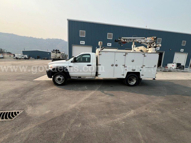 2009 Sterling Bullet 4WD - Utility Service Truck/Crane - ISB 6.7L L6 DIESEL ENGINE Sterling Bullet 5500 Government Surplus Auction - Photo #3