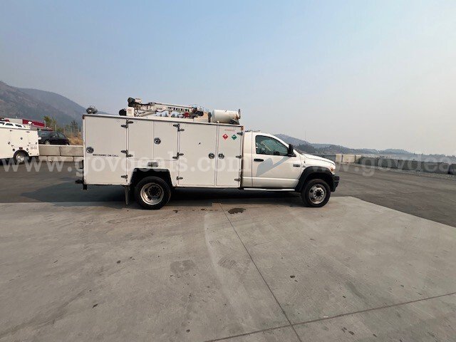2009 Sterling Bullet 4WD - Utility Service Truck/Crane - ISB 6.7L L6 DIESEL ENGINE Sterling Bullet 5500 Government Surplus Auction - Photo #4