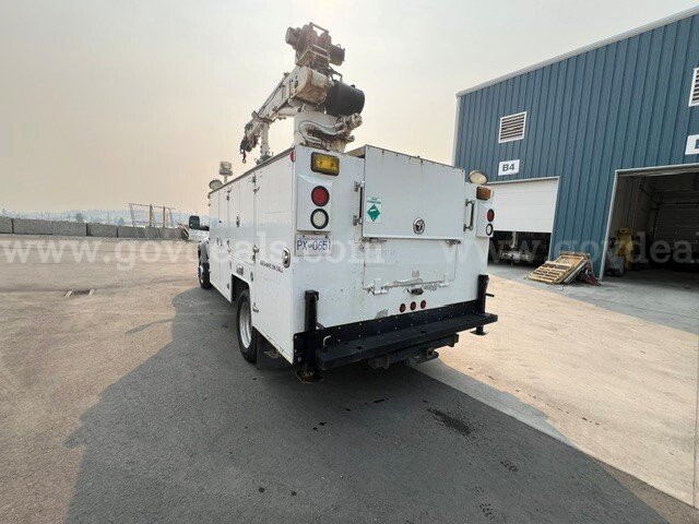 2009 Sterling Bullet 4WD - Utility Service Truck/Crane - ISB 6.7L L6 DIESEL ENGINE Sterling Bullet 5500 Government Surplus Auction - Photo #5
