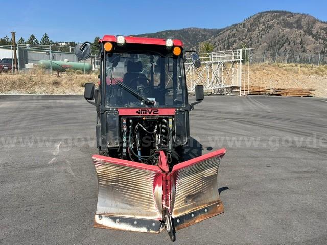 2013 Maclean 4WD Municipal Tractor plus attachments - Cat Engine Maclean  Government Surplus Auction - Photo #4