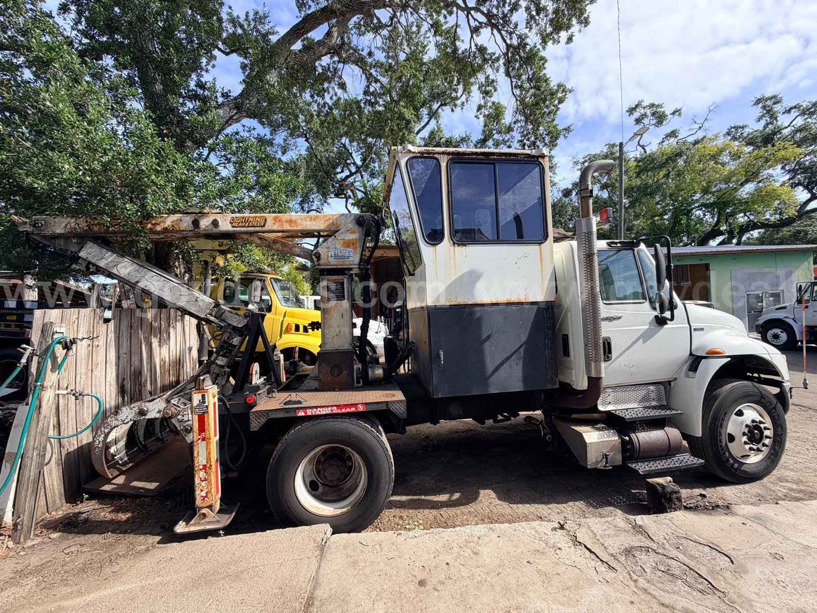 Peterson RS-3 Rear Steer Lightning Loader Mtd on 2015 International DuraStar 4300 S/A Grapple Truck International 4300 Government Surplus Auction - Photo #3