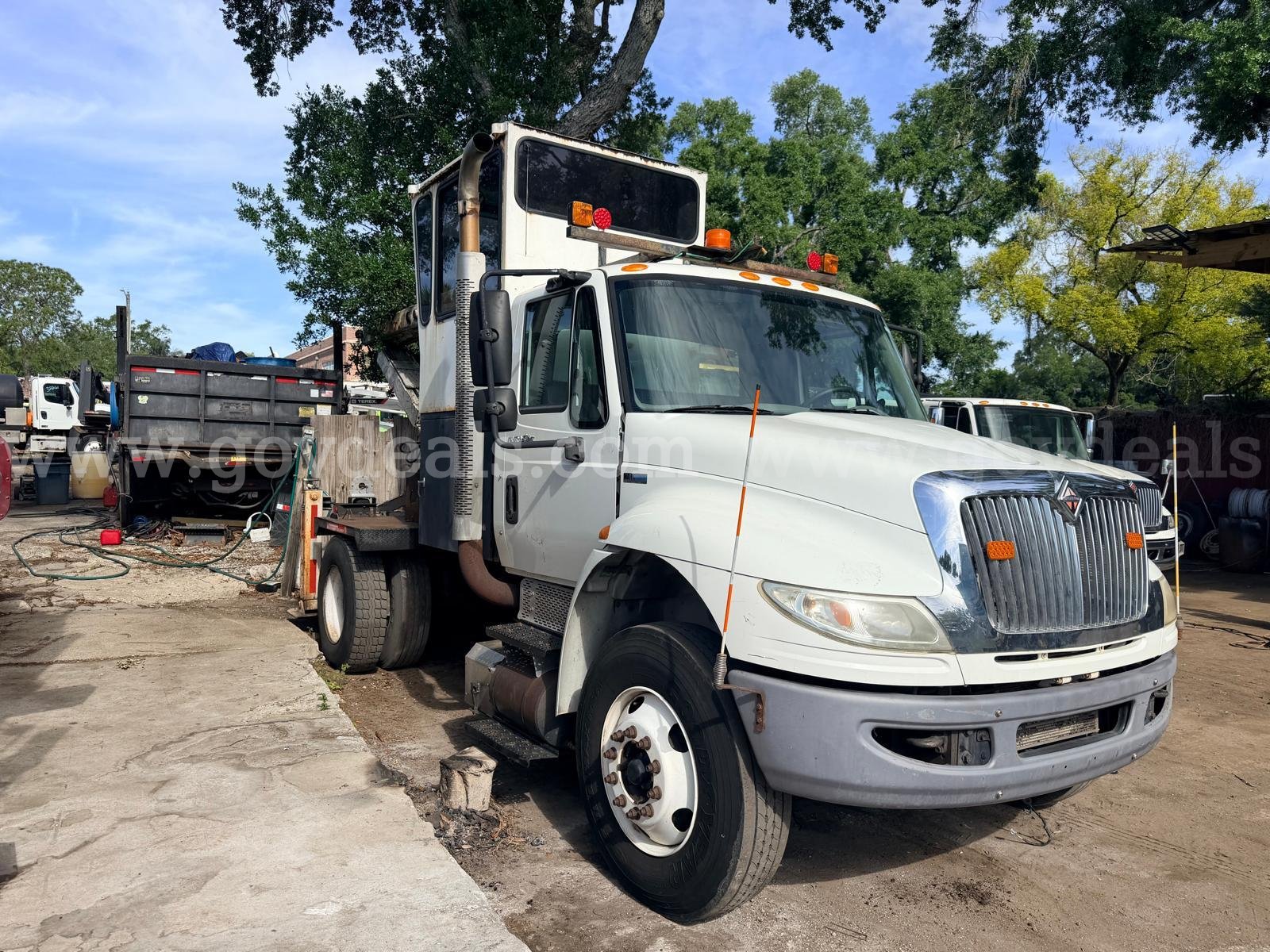 Peterson RS-3 Rear Steer Lightning Loader Mtd on 2015 International DuraStar 4300 S/A Grapple Truck International 4300 Government Surplus Auction - Photo #4