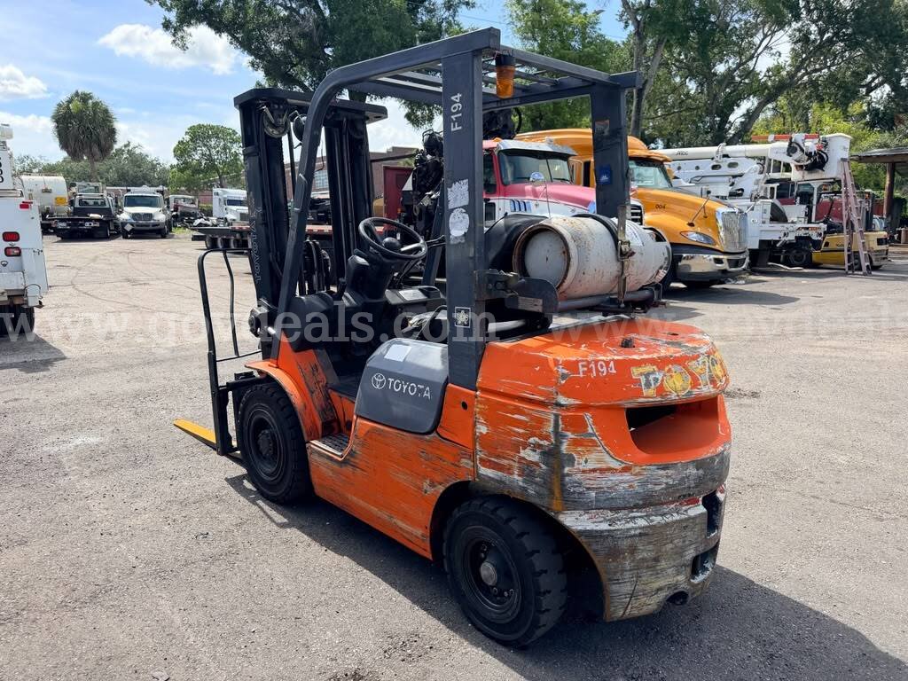 Toyota 7FGU25 Forklift Toyota 7FGU25 Government Surplus Auction - Photo #4