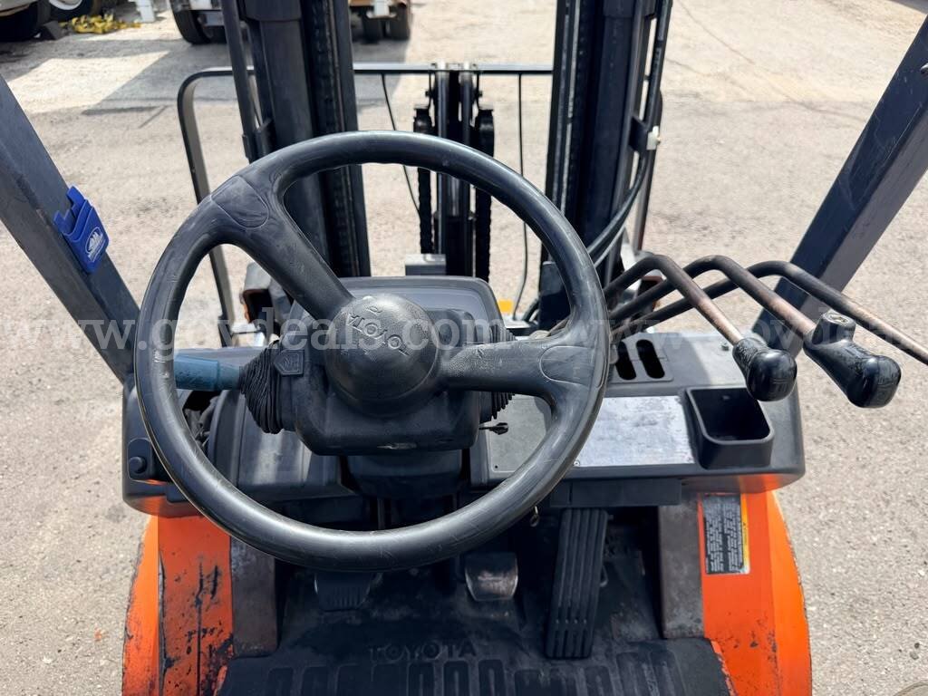 Toyota 7FGU25 Forklift Toyota 7FGU25 Government Surplus Auction - Photo #6
