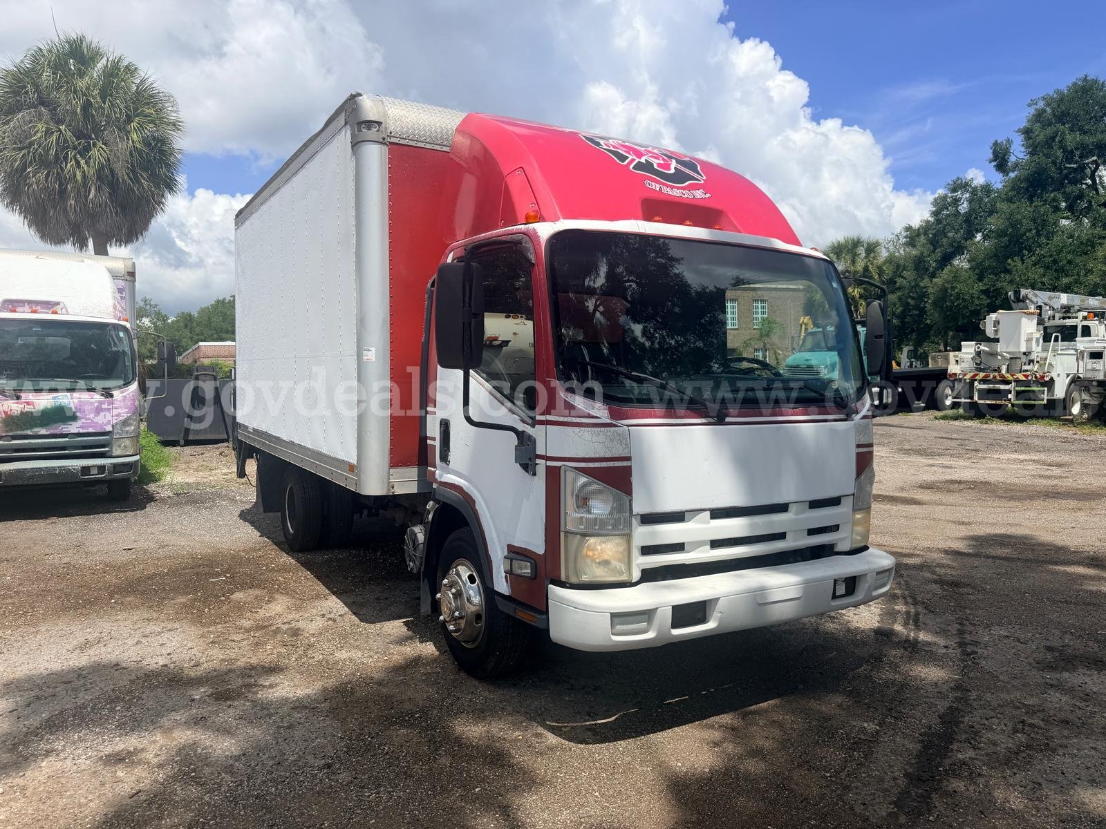 2009 Isuzu NPR S/A Box Truck Isuzu NPR Government Surplus Auction - Photo #3