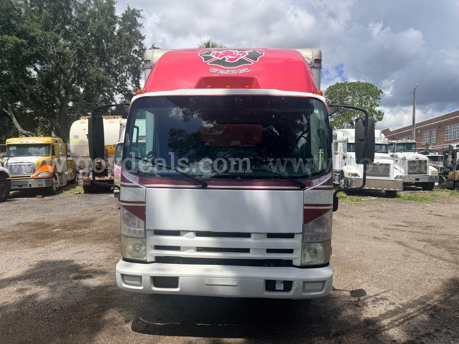 2009 Isuzu NPR S/A Box Truck Isuzu NPR Government Surplus Auction - Photo #4