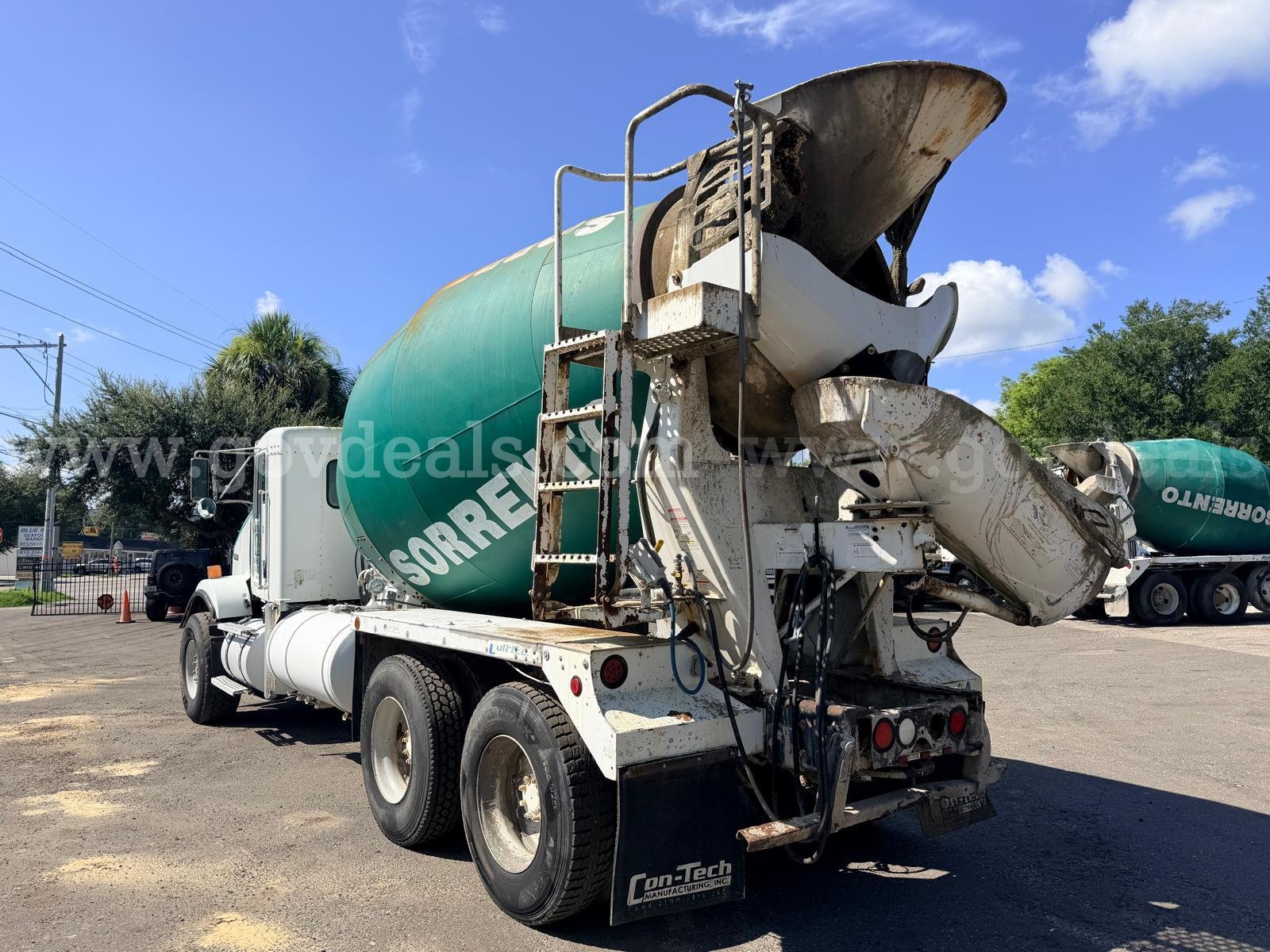 2013 Kenworth T800 T/A Concrete Mixer Truck Kenworth T800 Government Surplus Auction - Photo #2