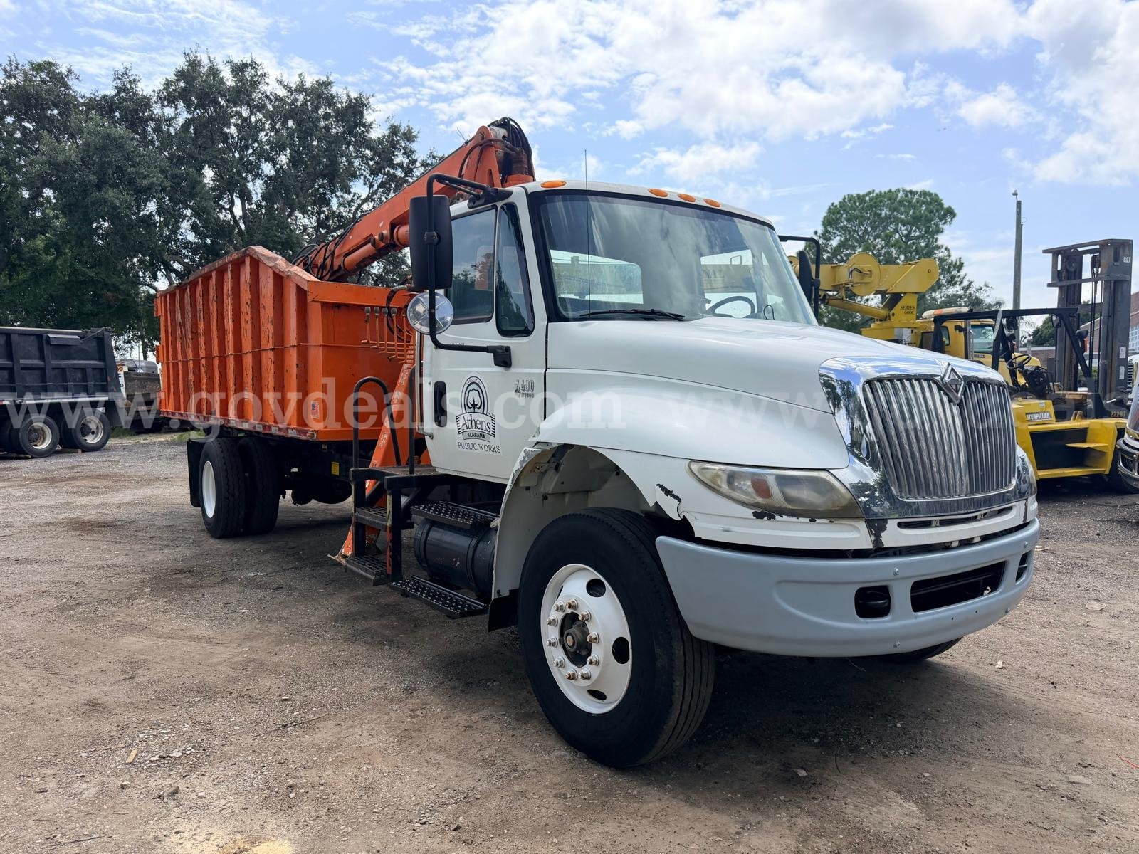 2006 International 4400 International 4400 Government Surplus Auction - Photo #2