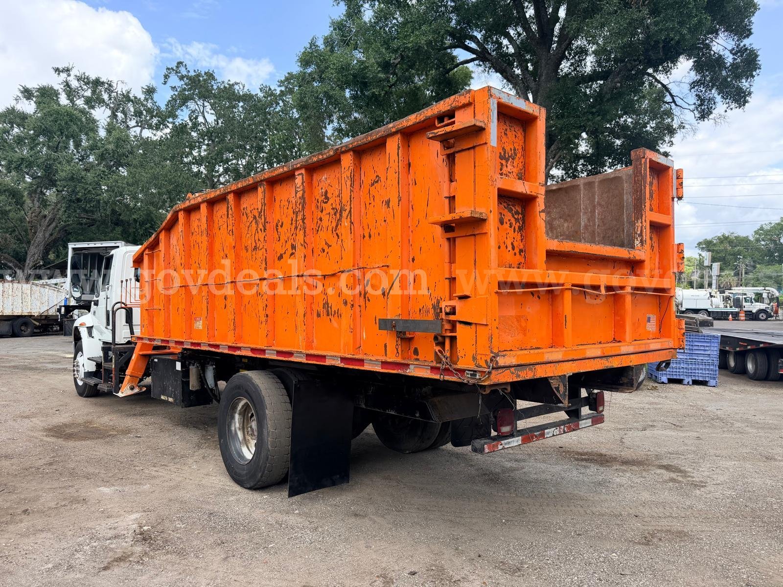 2006 International 4400 International 4400 Government Surplus Auction - Photo #4