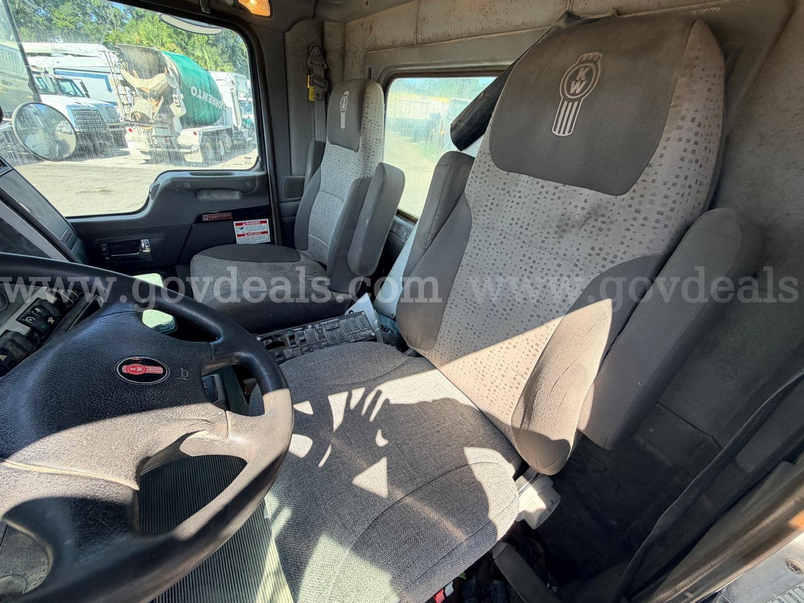 2016 Kenworth T800 Kenworth T800 Government Surplus Auction - Photo #5