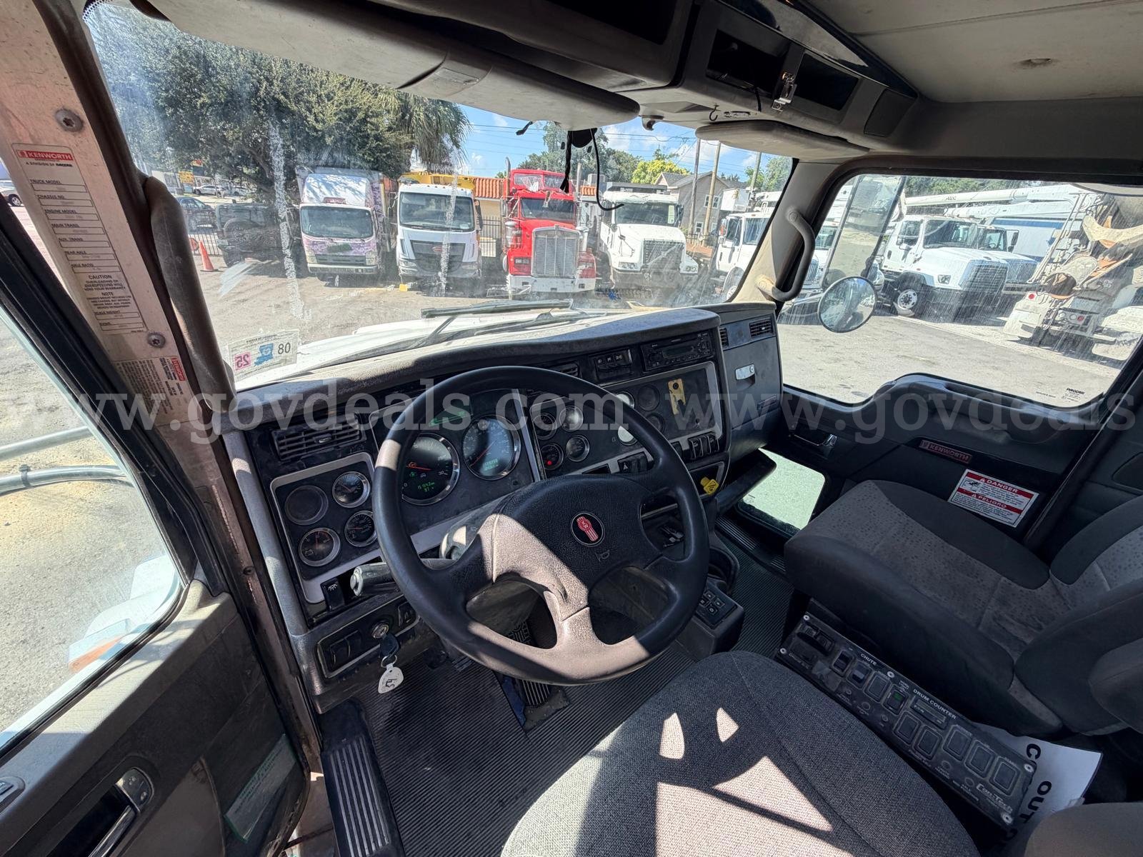 2016 Kenworth T800 Kenworth T800 Government Surplus Auction - Photo #6