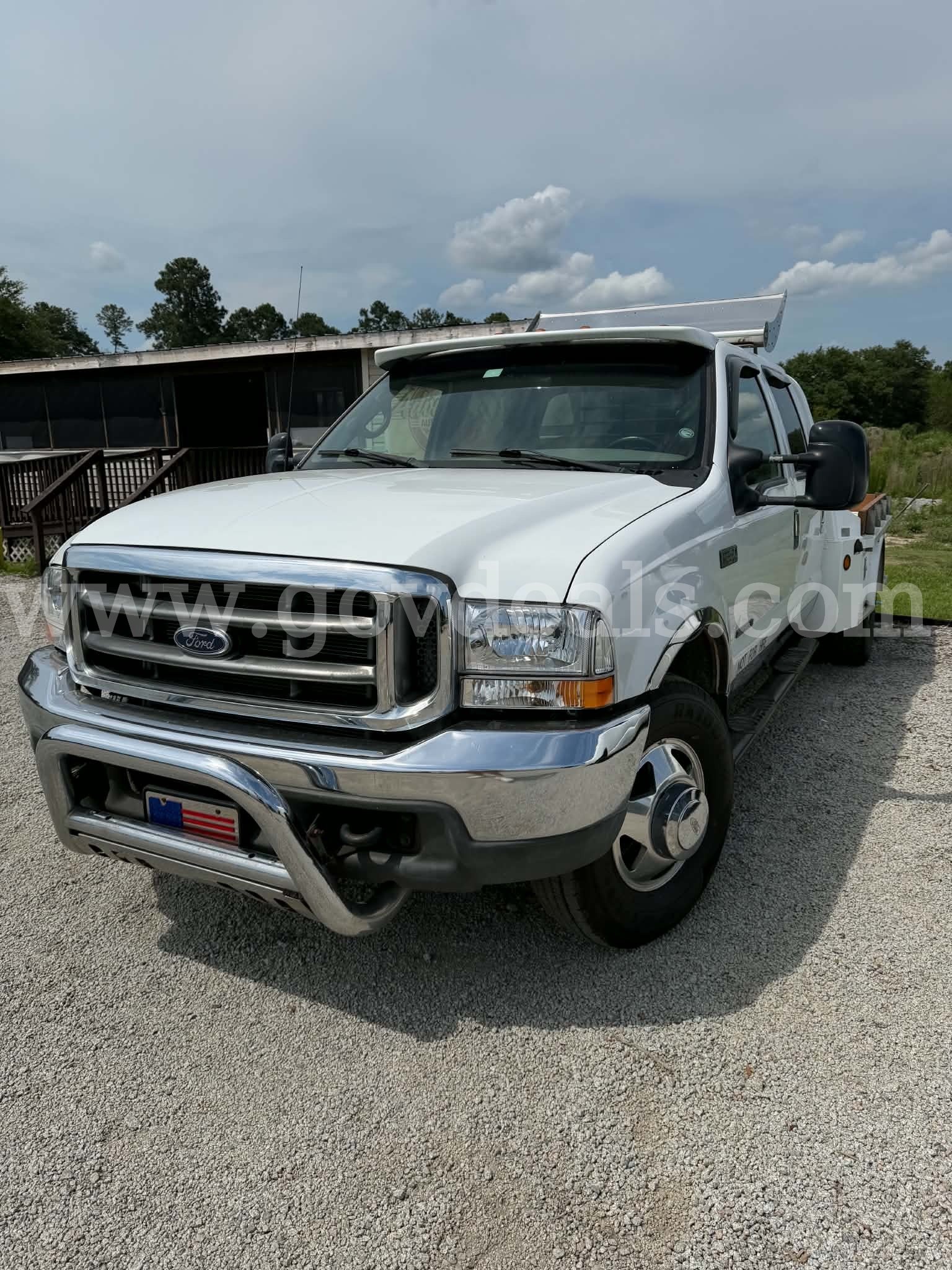 2000 Ford F-350 SD XLT Crew Cab Short Bed 2WD DRW Ford F-350 Government Surplus Auction - Photo #2