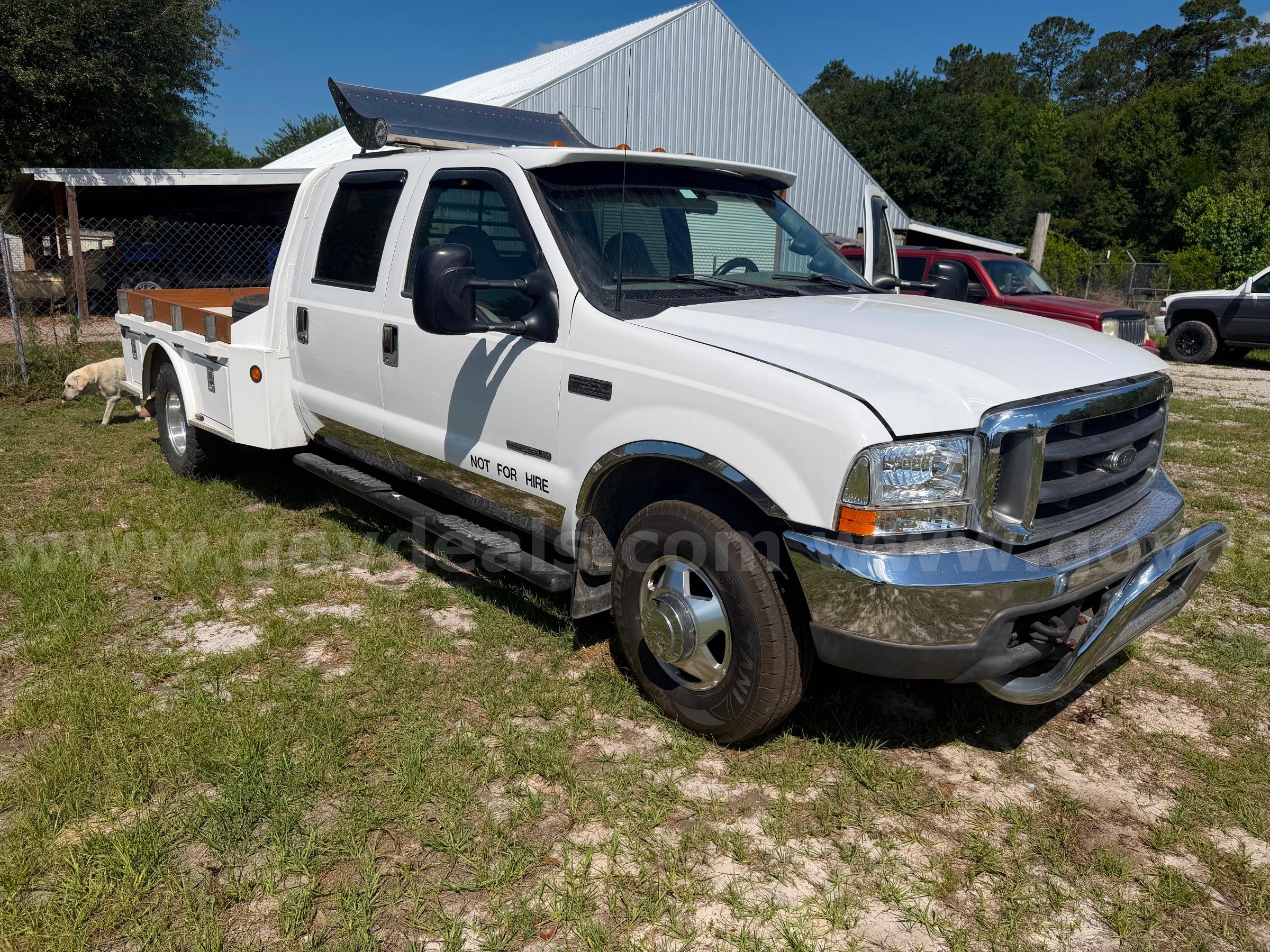2000 Ford F-350 SD XLT Crew Cab Short Bed 2WD DRW Ford F-350 Government Surplus Auction - Photo #3