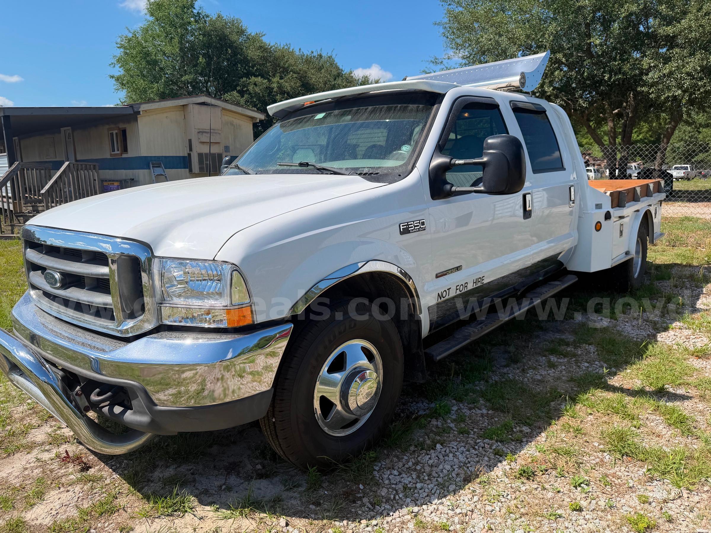 2000 Ford F-350 SD XLT Crew Cab Short Bed 2WD DRW Ford F-350 Government Surplus Auction - Photo #4