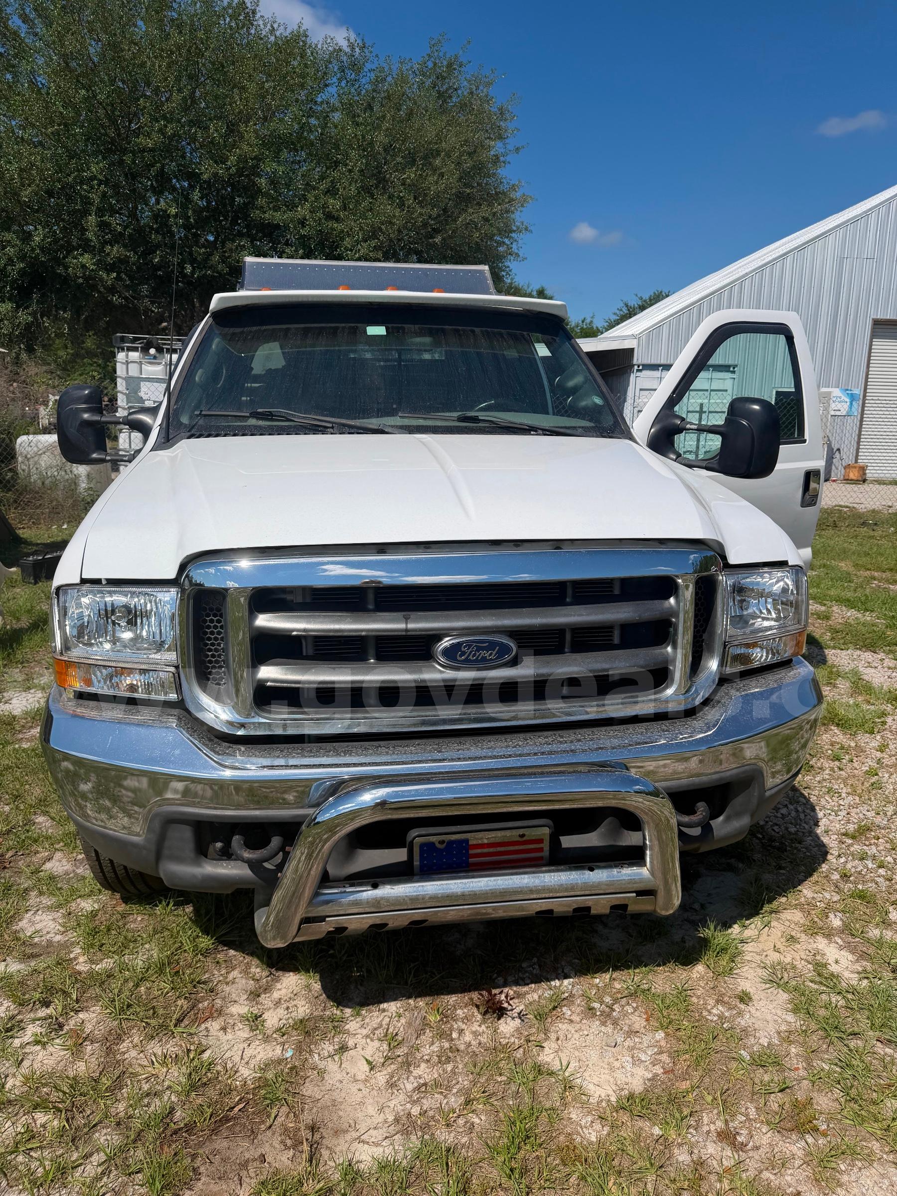 2000 Ford F-350 SD XLT Crew Cab Short Bed 2WD DRW Ford F-350 Government Surplus Auction - Photo #5