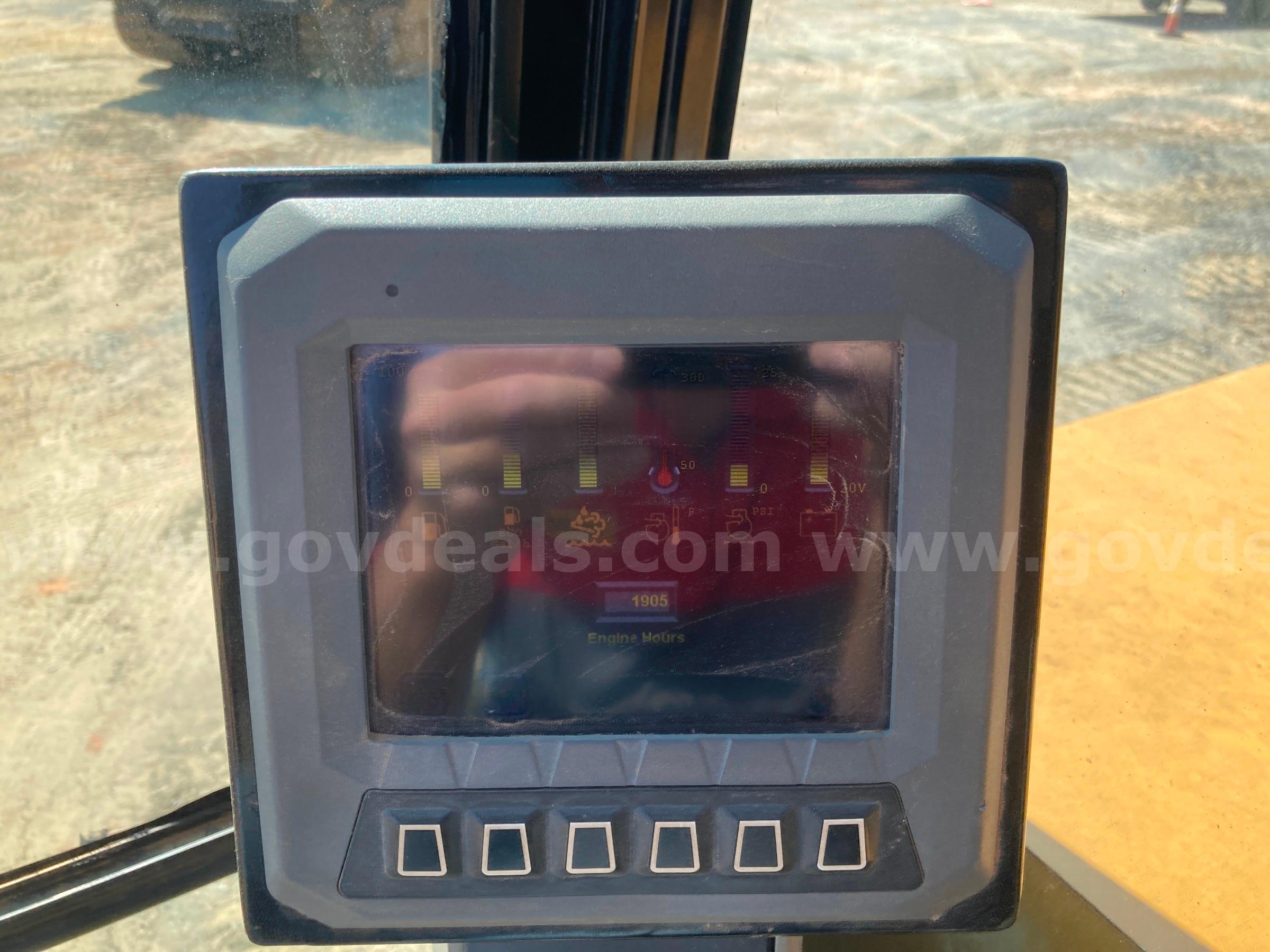 2019 Morooka MST3000VD Crawler Mounted Rear Dump Morooka MST3000VD Government Surplus Auction - Photo #5