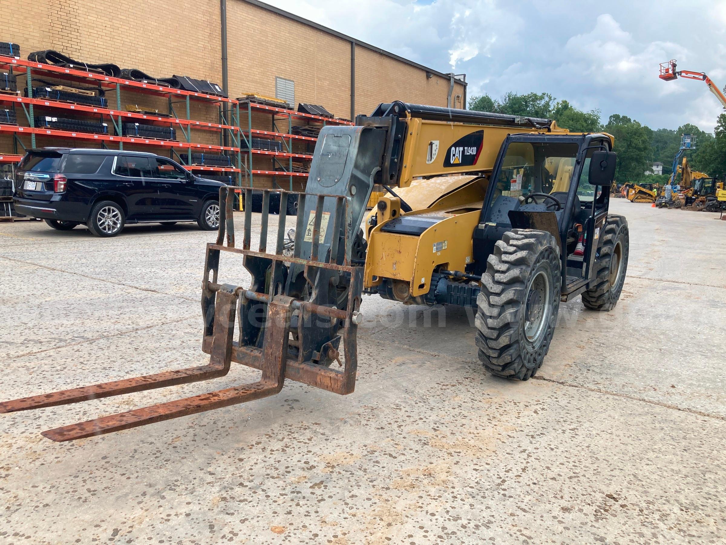 2018 Caterpillar TL943D Rough Terrain Telehandler Caterpillar TL943D Government Surplus Auction - Primary Photo
