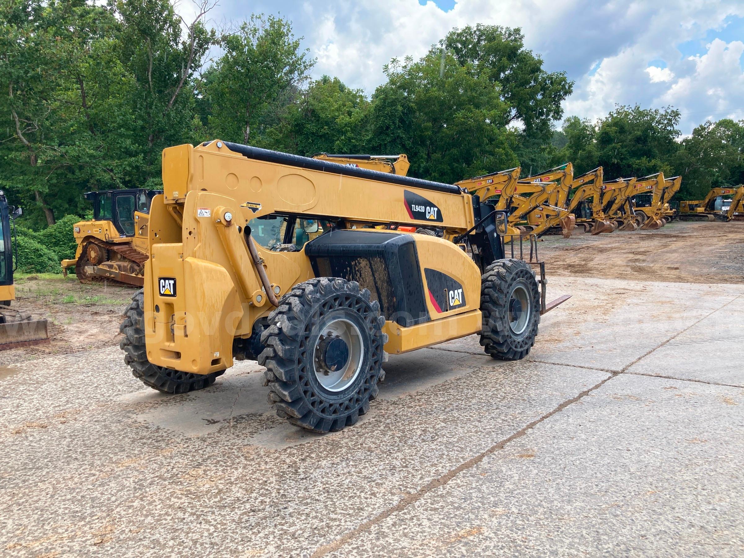 2018 Caterpillar TL943D Rough Terrain Telehandler Caterpillar TL943D Government Surplus Auction - Photo #3