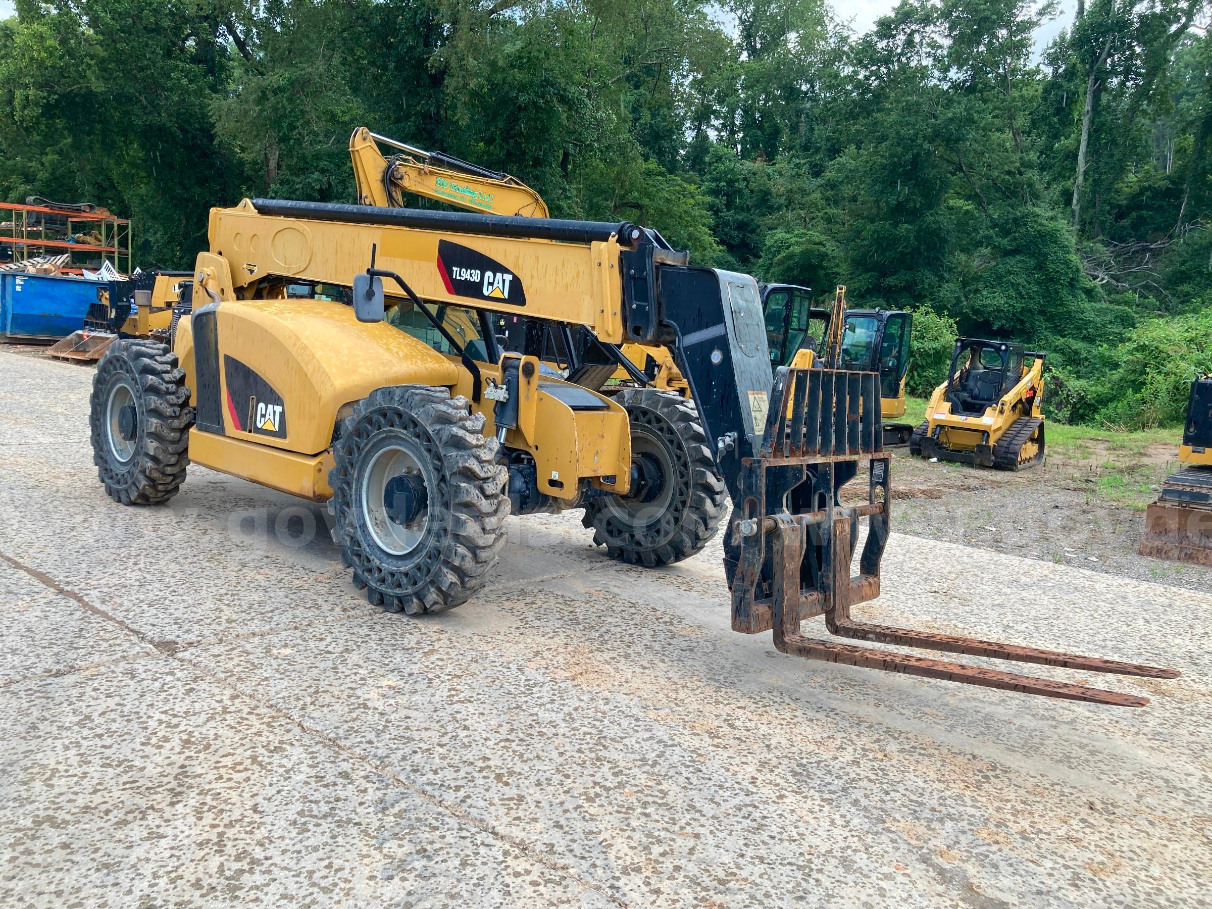 2018 Caterpillar TL943D Rough Terrain Telehandler Caterpillar TL943D Government Surplus Auction - Photo #4