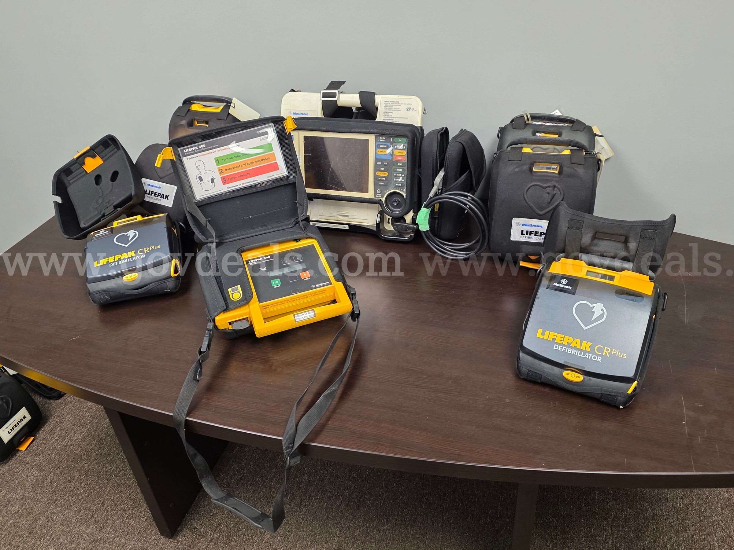 1 LifePak-12 with Defib cable and 4 Lead cable, NO Batteries for the LP-12, 6 CR+ AEDs,1 LifePak500 AED, Physio Control LifePak-12, CR+, LifePak500 Government Surplus Auction - Photo #2