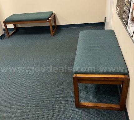 4 Wooden Benches   Government Surplus Auction - Photo #2