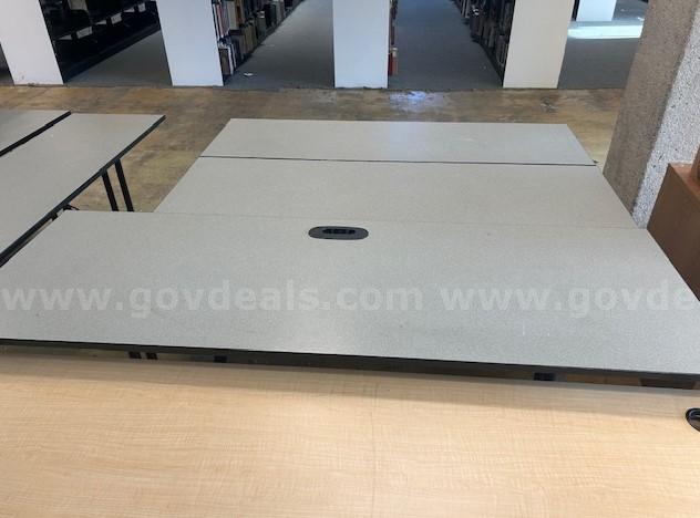 Assorted Desks   Government Surplus Auction - Photo #3