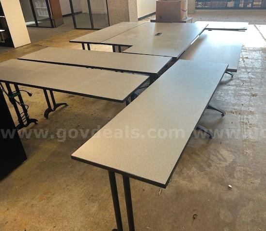 Assorted Desks   Government Surplus Auction - Photo #4